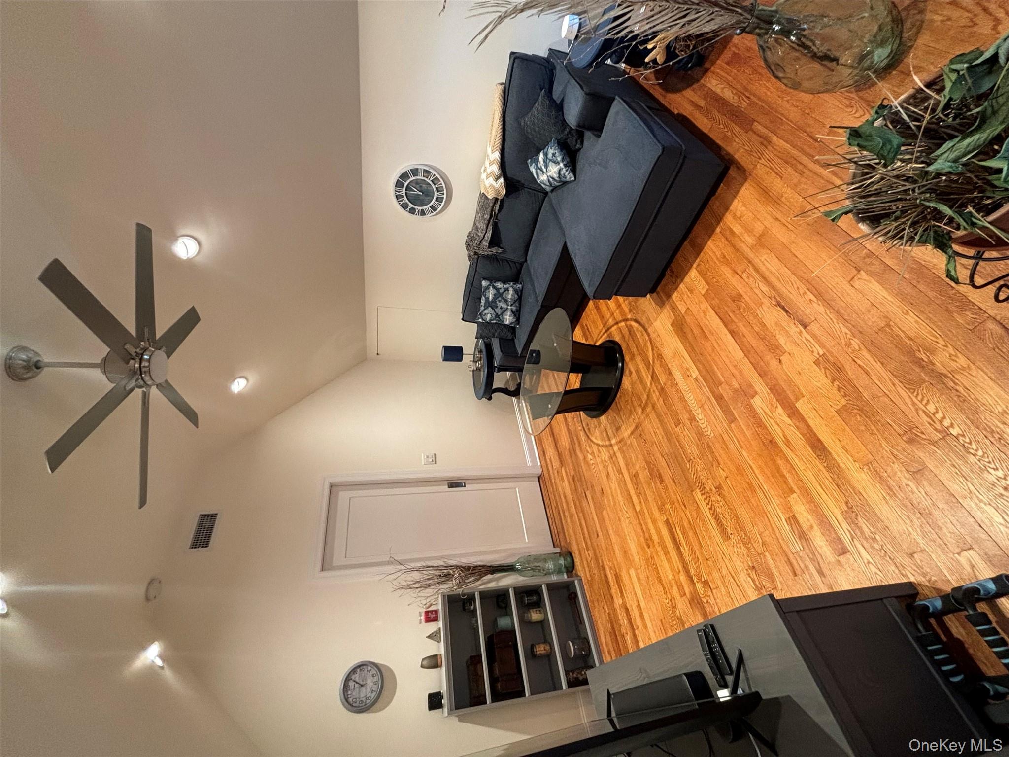 #3 photo, 50-37 195 St, Куинс ‖ Fresh Meadows , NY 11365