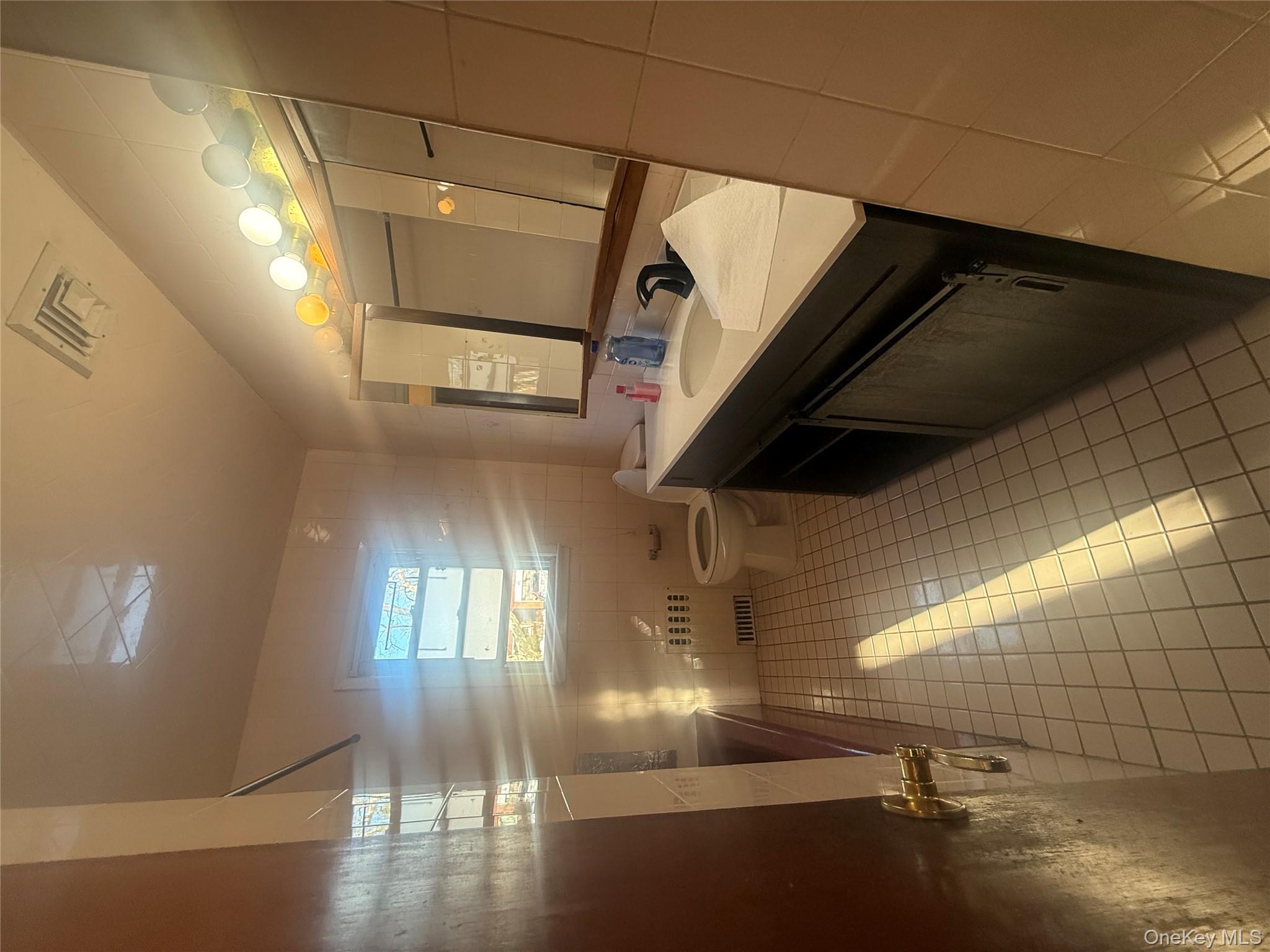 #11 photo, 896 School Drive, North Baldwin , NY 11510