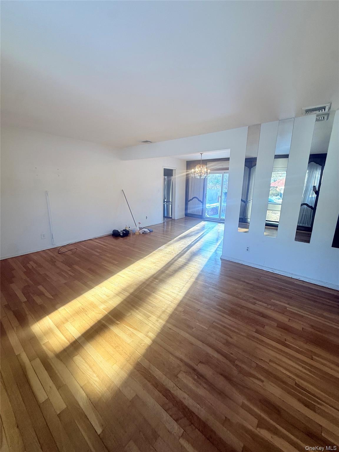 #15 photo, 896 School Drive, North Baldwin , NY 11510