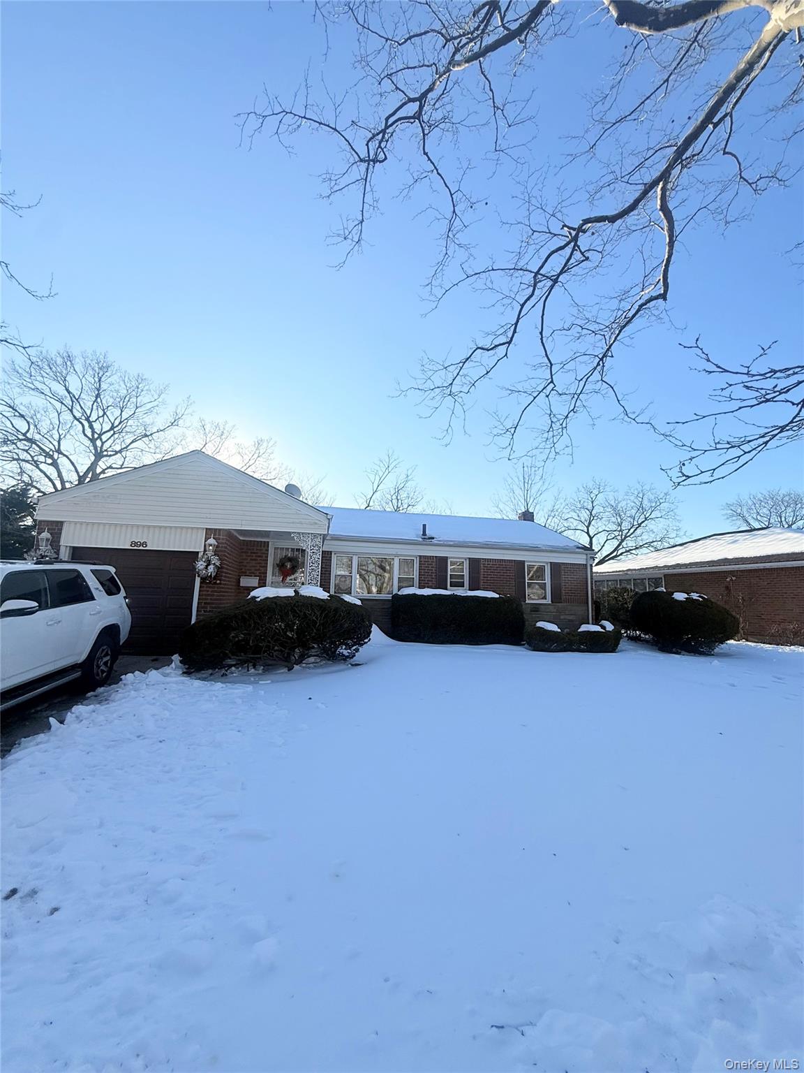 #17 photo, 896 School Drive, North Baldwin , NY 11510