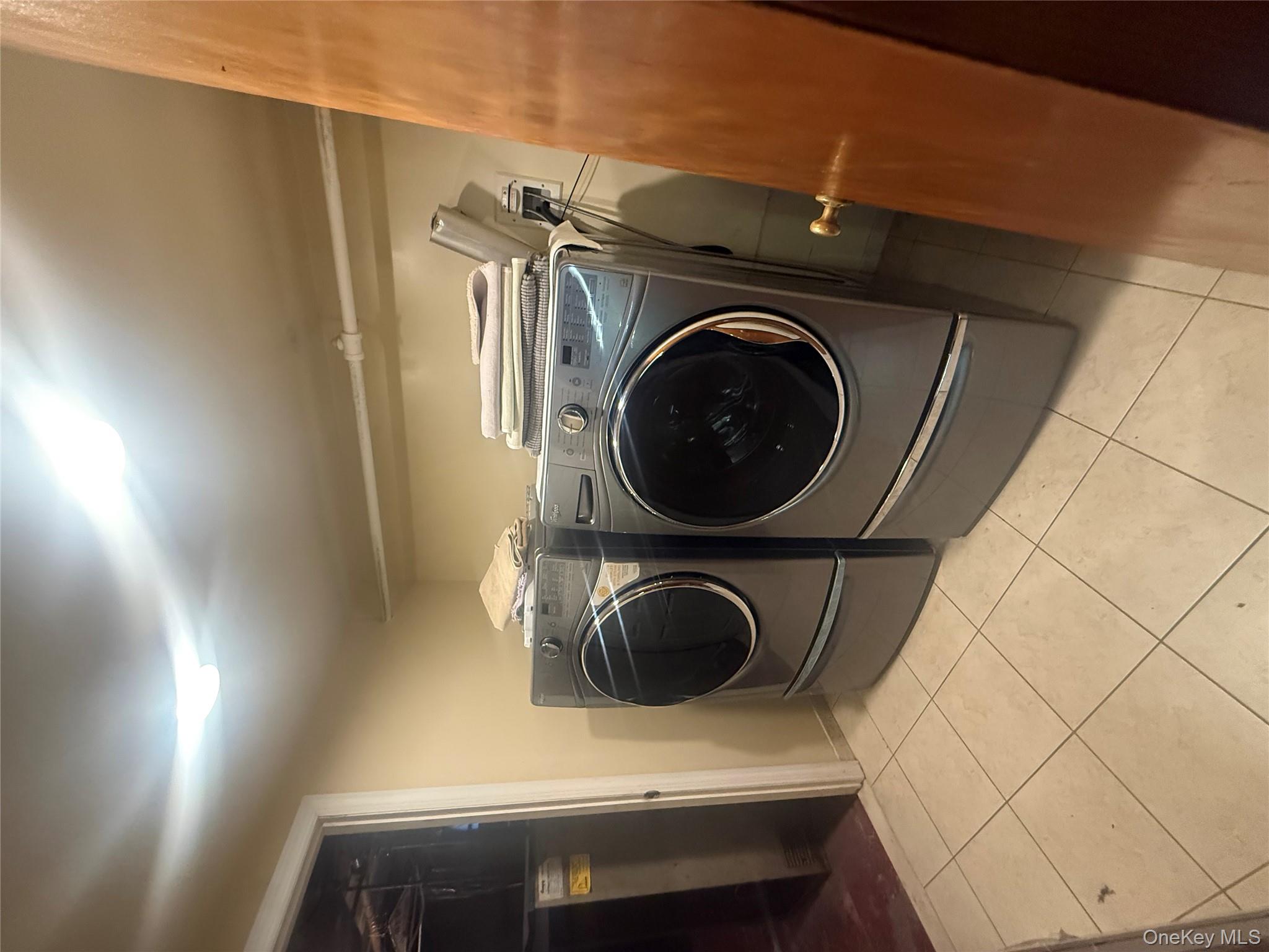 #5 photo, 896 School Drive, North Baldwin , NY 11510