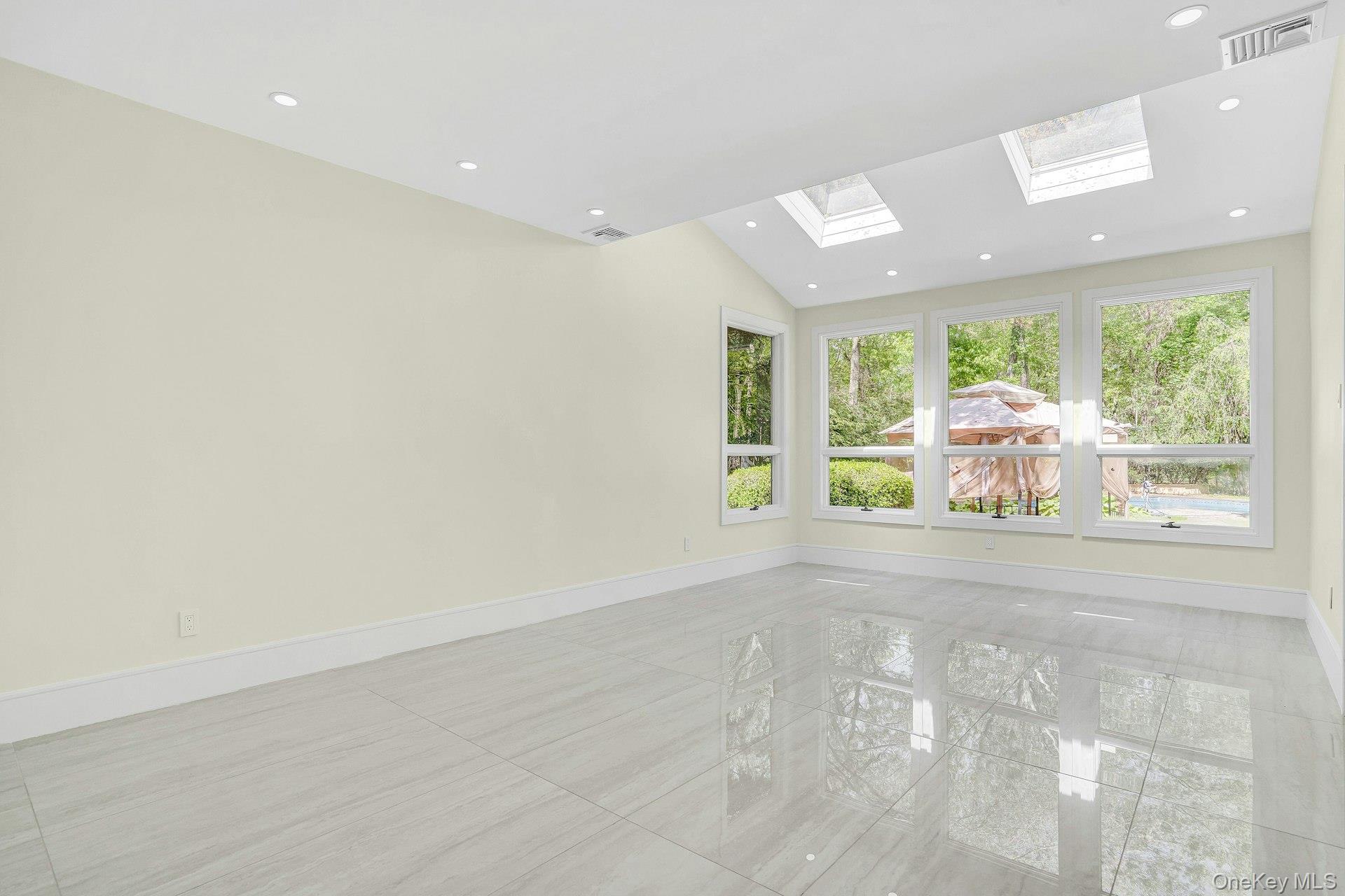 #19 photo, 7 McCulloch Drive, Dix Hills , NY 11746