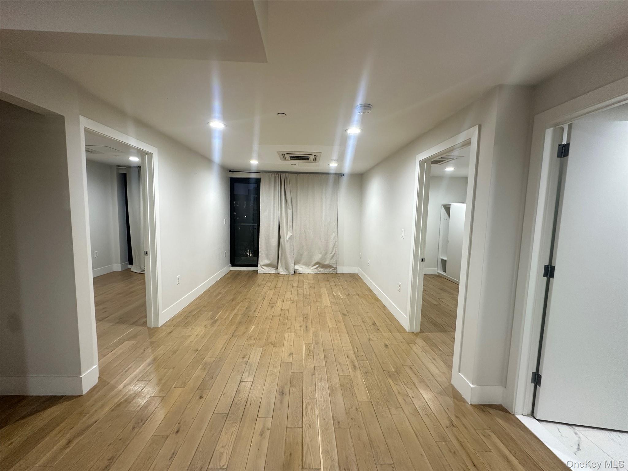 #5 photo, 2705 41st Avenue, लॉन्ग आइलैंड सिटी Long Island City , NY 11101