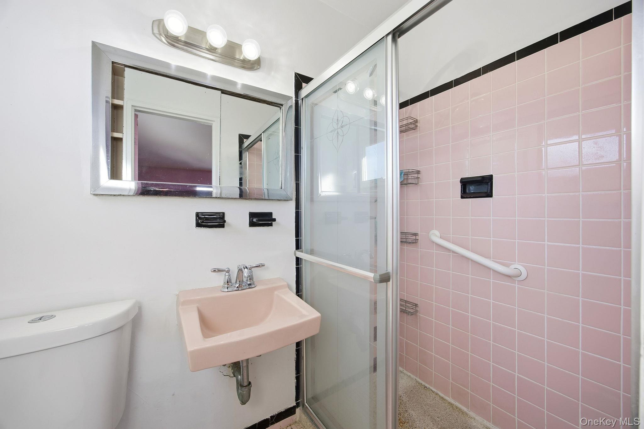 #13 photo, 87 Executive Drive, Нассау ‖ New Hyde Park , NY 11040