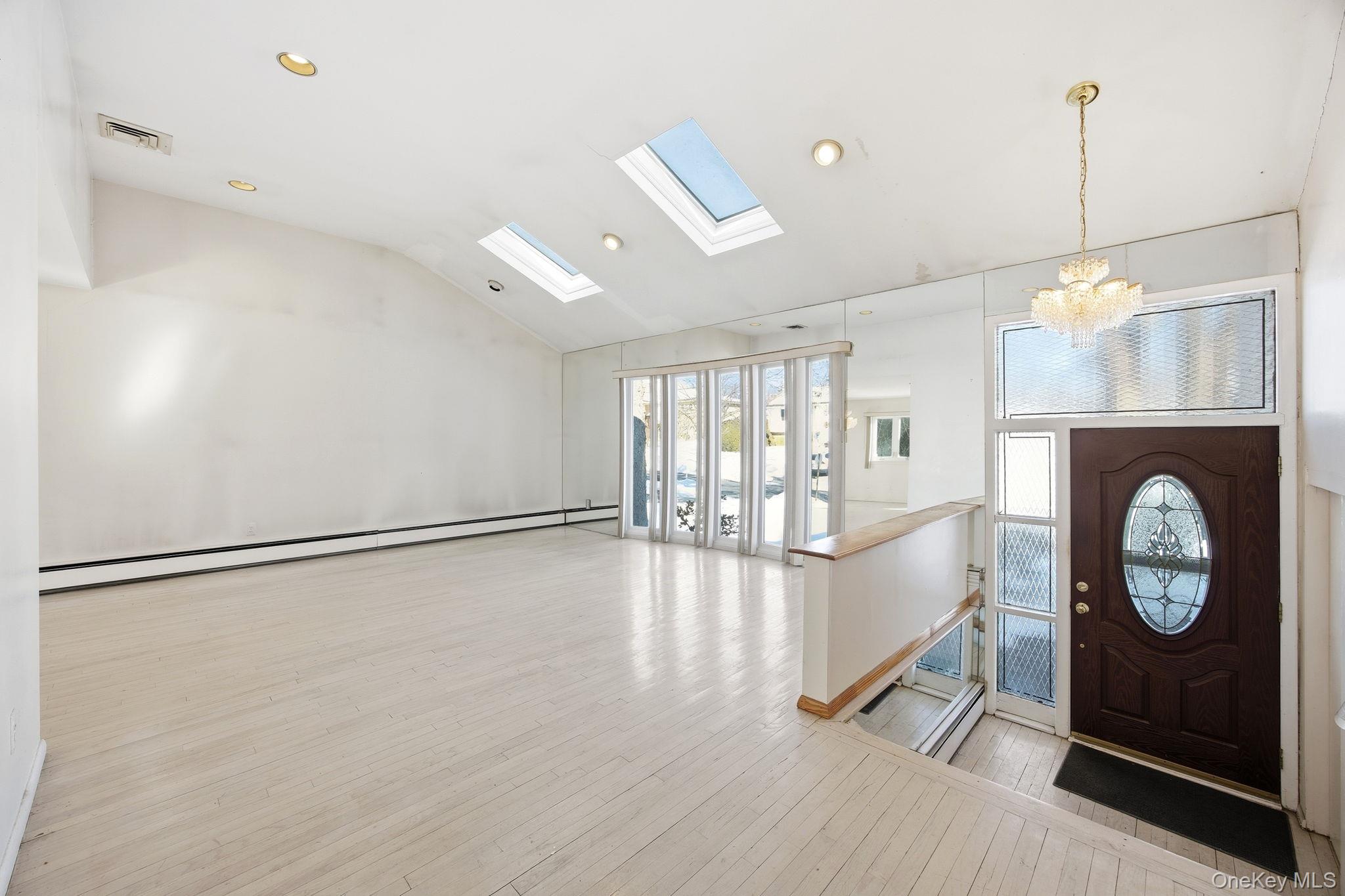 #3 photo, 87 Executive Drive, Нассау ‖ New Hyde Park , NY 11040