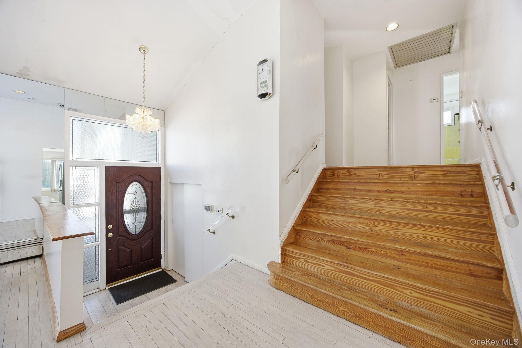 #6 photo, 87 Executive Drive, Нассау ‖ New Hyde Park , NY 11040