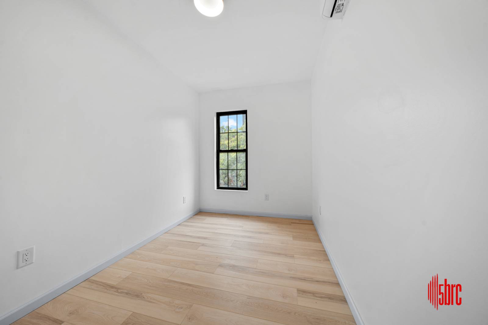 #15 photo, 1058 Jefferson Ave, Bushwick , NY 11221