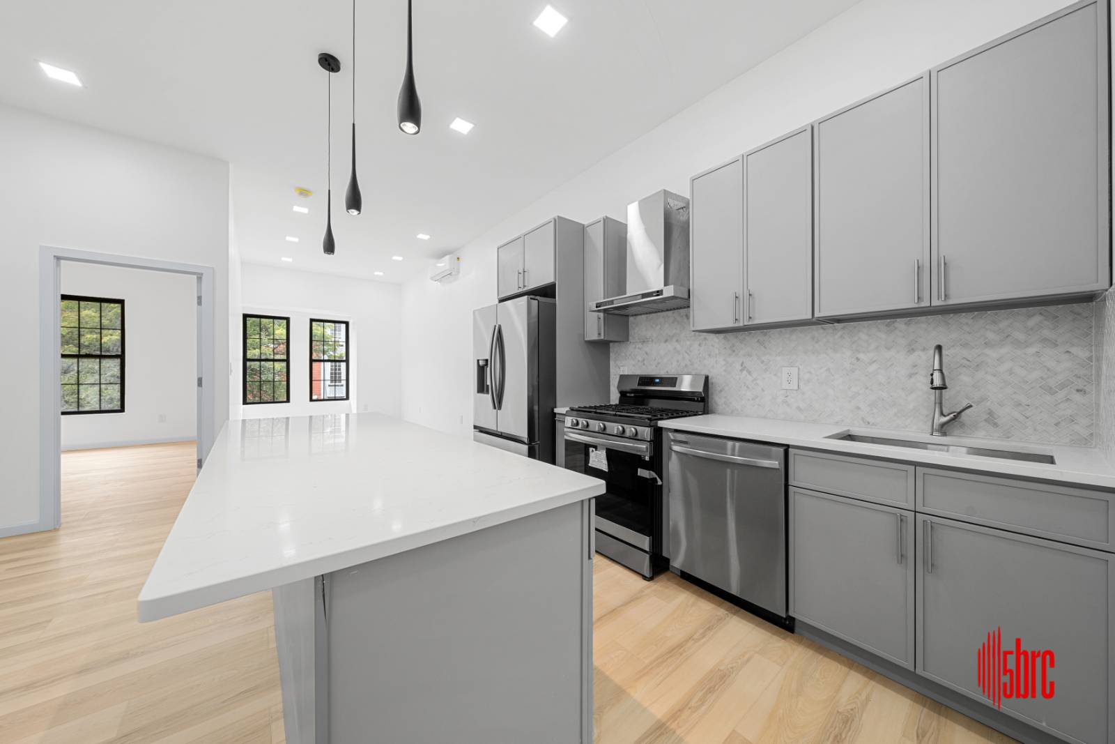 #7 photo, 1058 Jefferson Ave, Bushwick , NY 11221