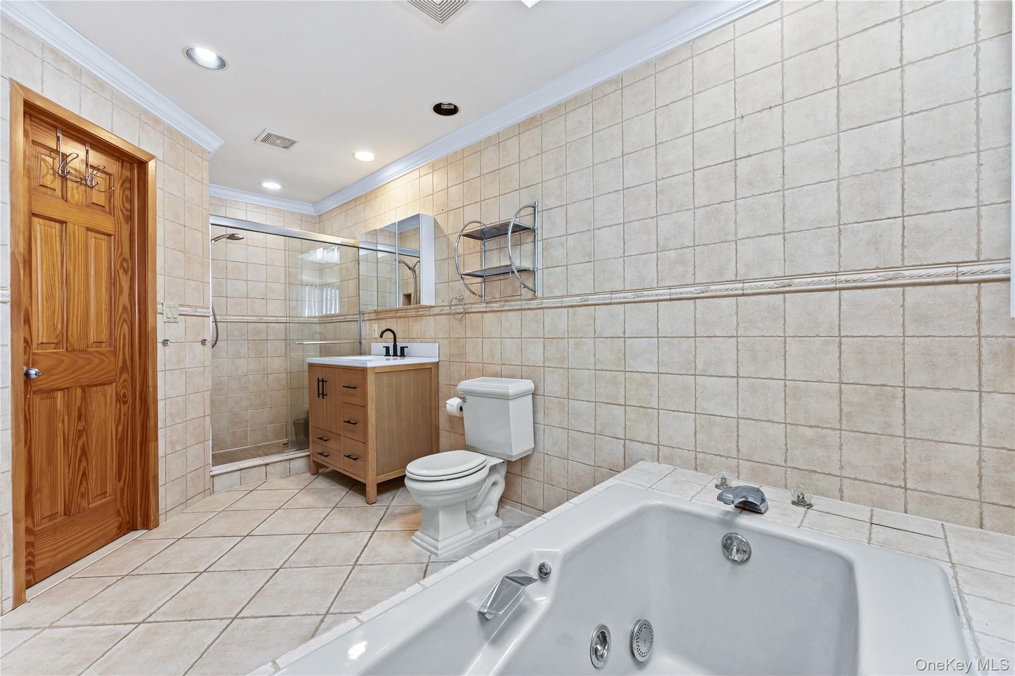 #20 photo, 4 John Bean Court, Port Washington , NY 11050