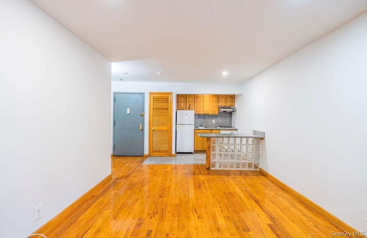 #3 photo, 165 Elizabeth Street, New York (Manhattan) , NY 10012