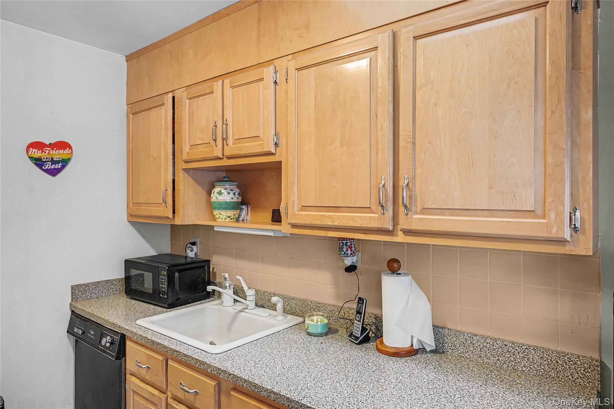 #10 photo, 230 Blackpool Court, Ridge , NY 11961