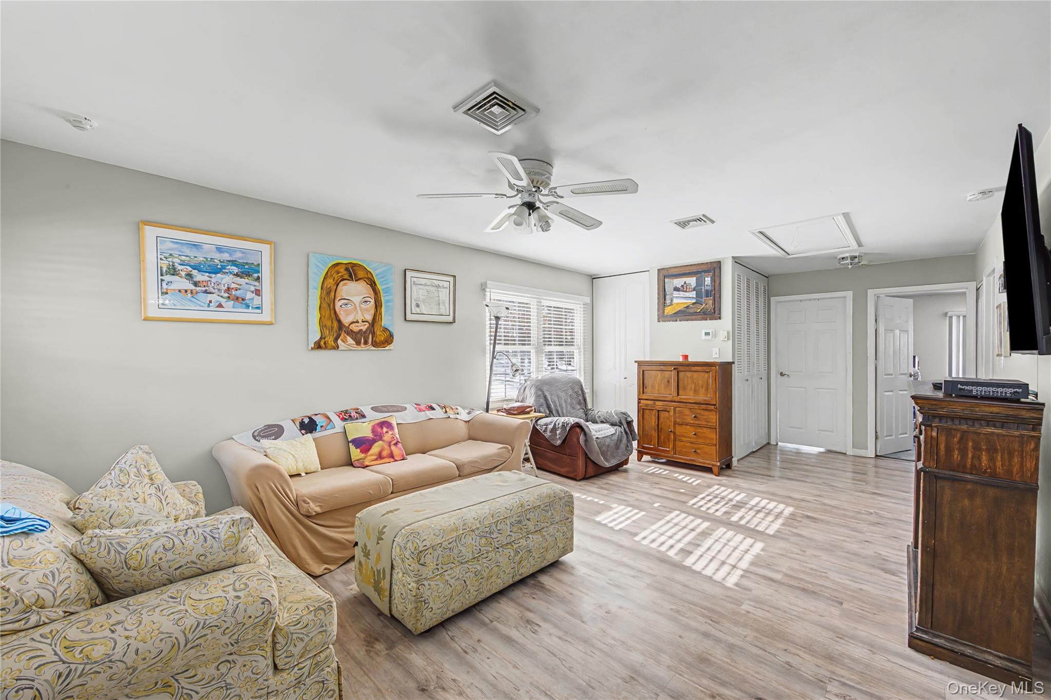 #5 photo, 230 Blackpool Court, Ridge , NY 11961