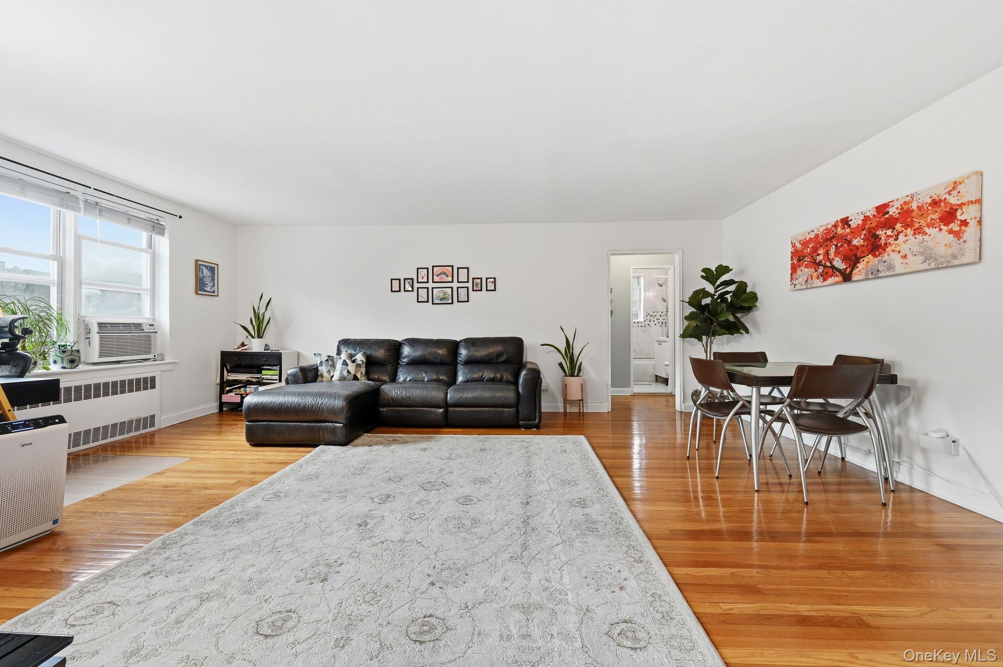 #5 photo, 67-11 Yellowstone Boulevard, Forest Hills , NY 11375