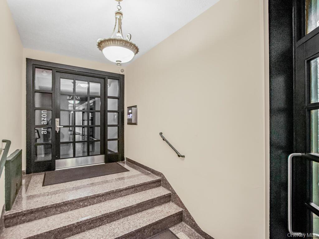 #4 photo, 2102 Holland Avenue, ब्रोंक्स Bronx , NY 10462