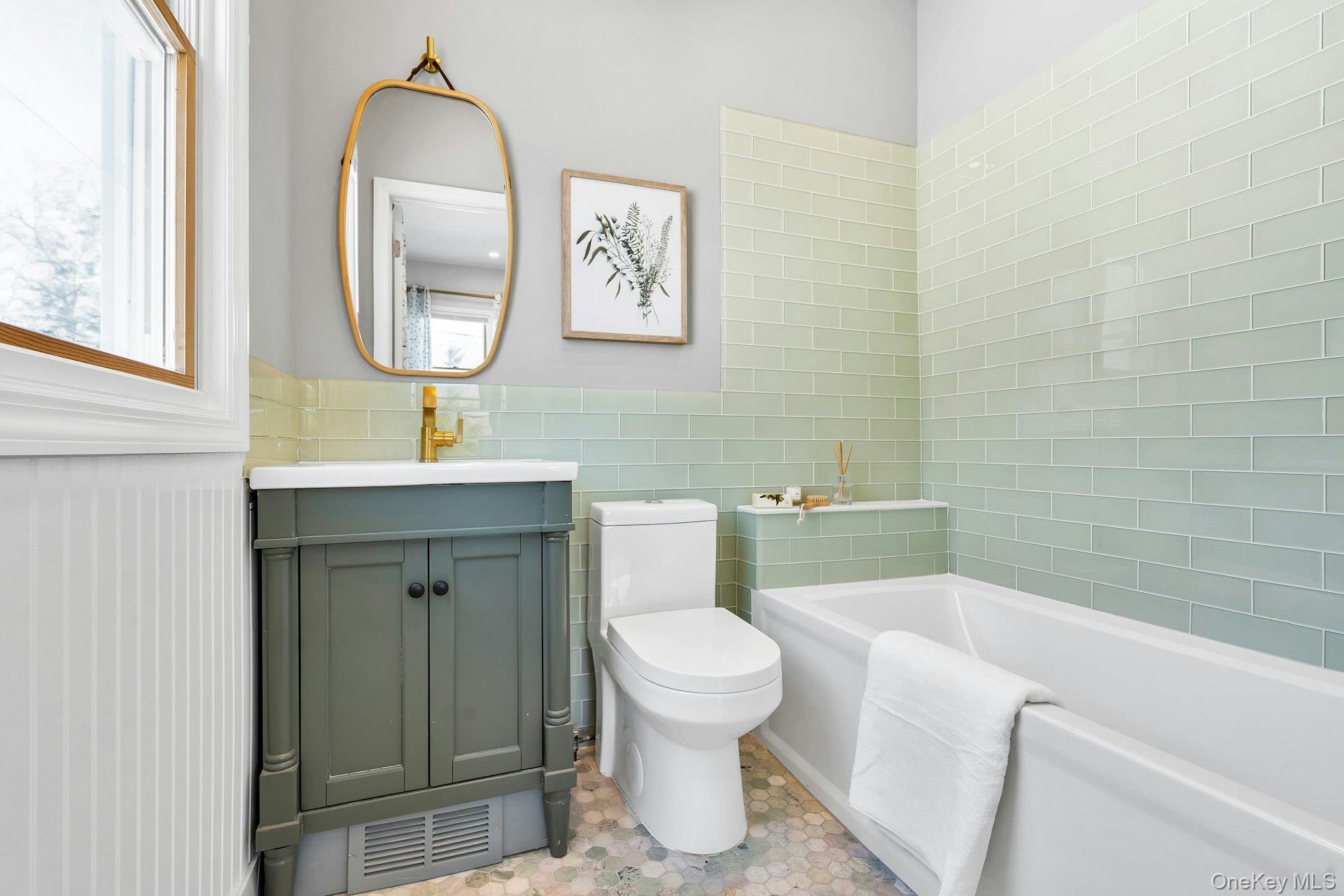 #18 photo, 235 Cemetery Road, East Marion , NY 11939