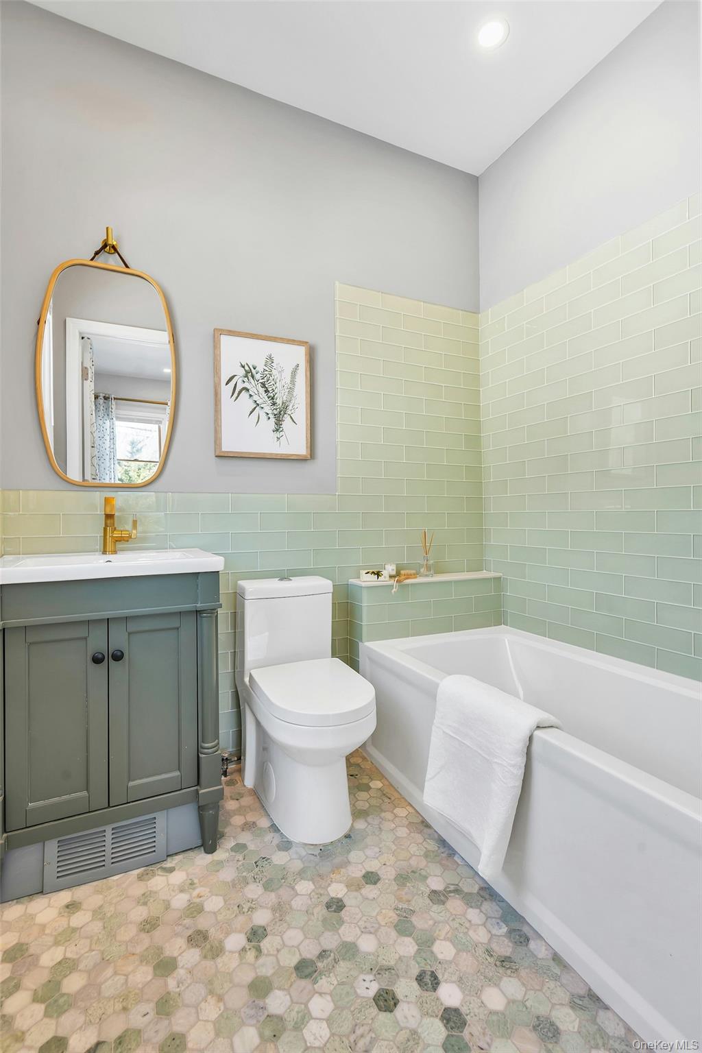 #19 photo, 235 Cemetery Road, East Marion , NY 11939