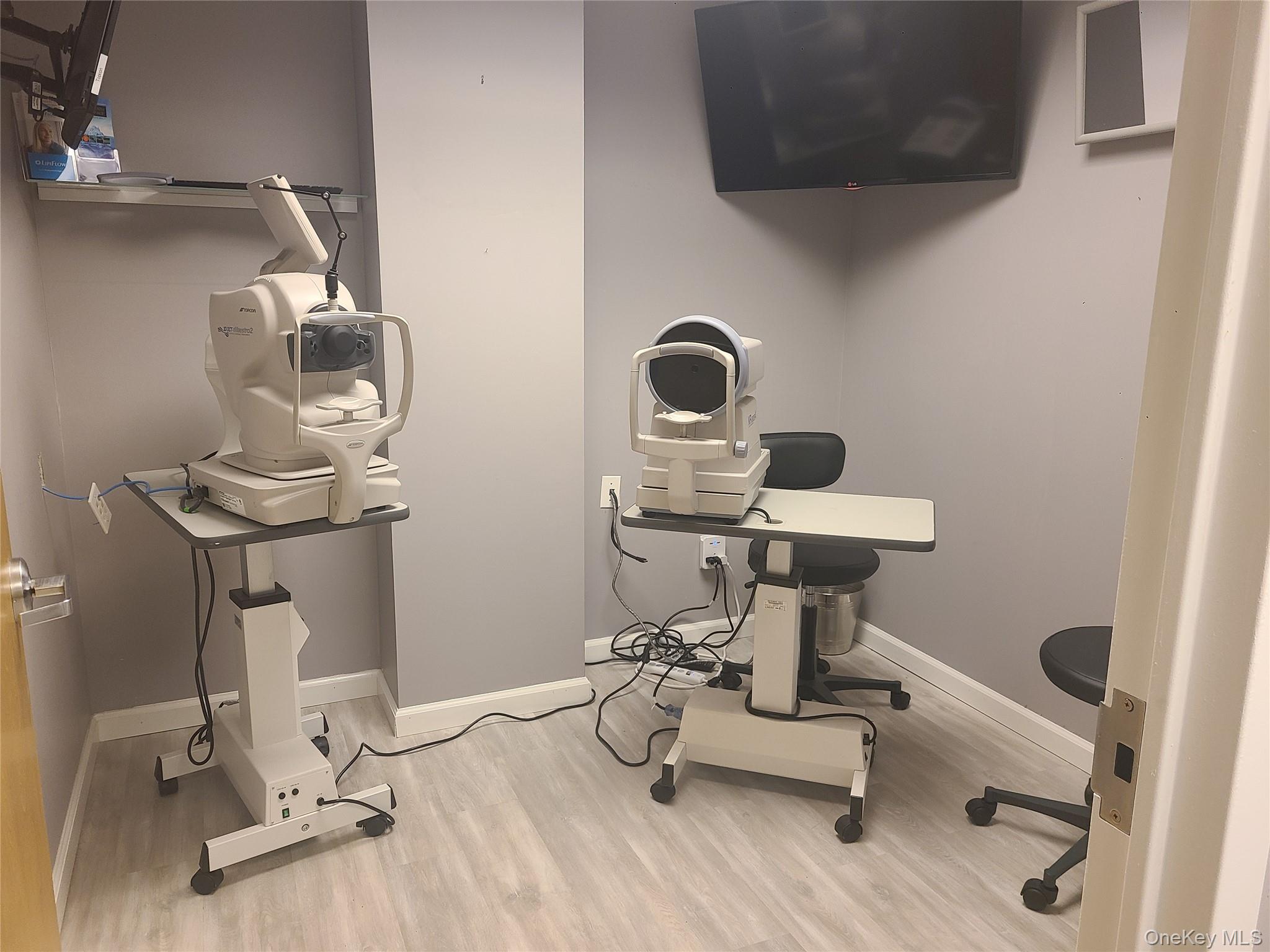 #16 photo, 214 Wall Street, Huntington , NY 11743