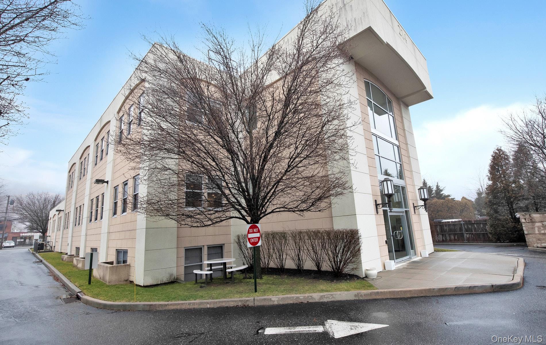 #3 photo, 214 Wall Street, Huntington , NY 11743