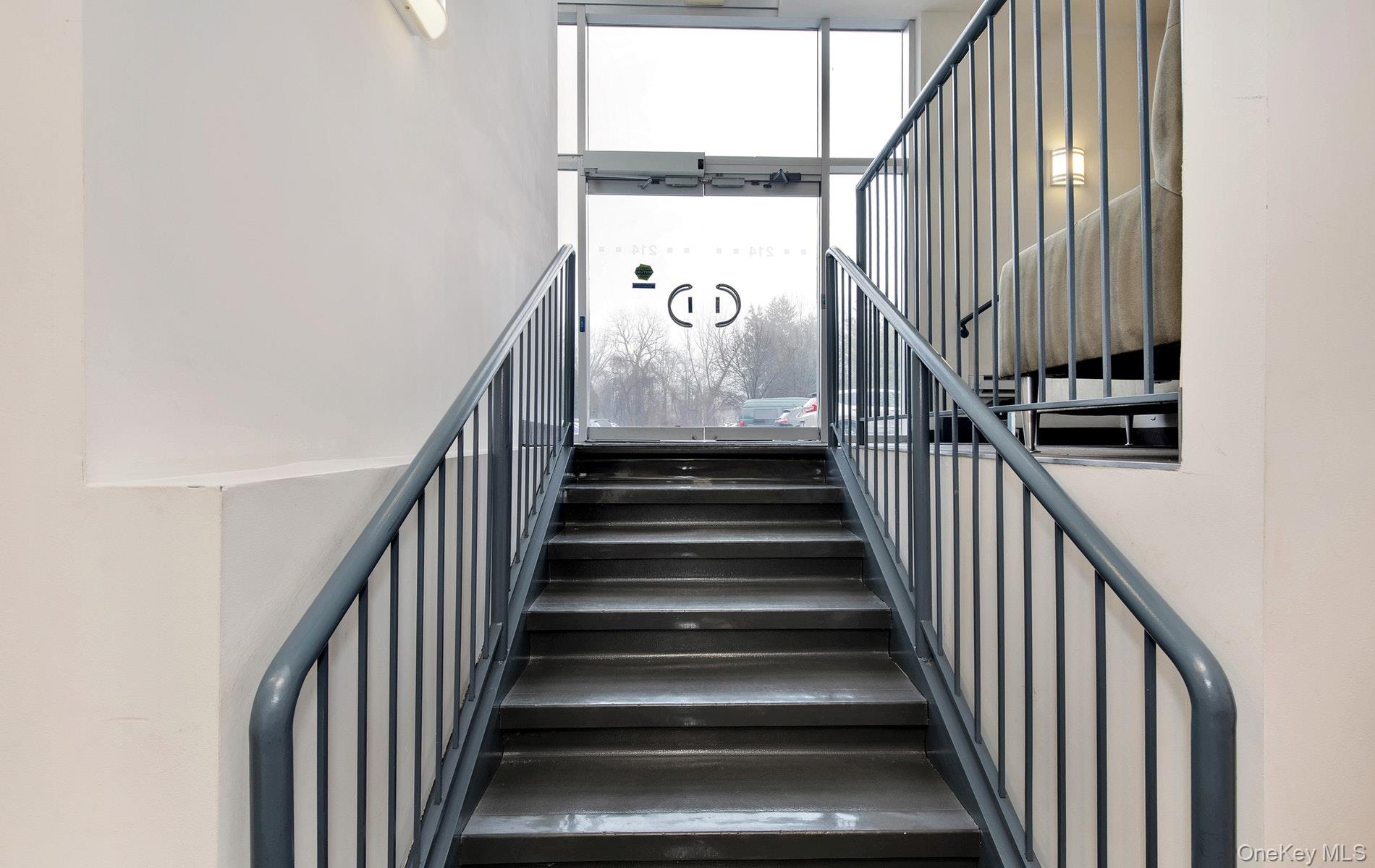 #7 photo, 214 Wall Street, Huntington , NY 11743