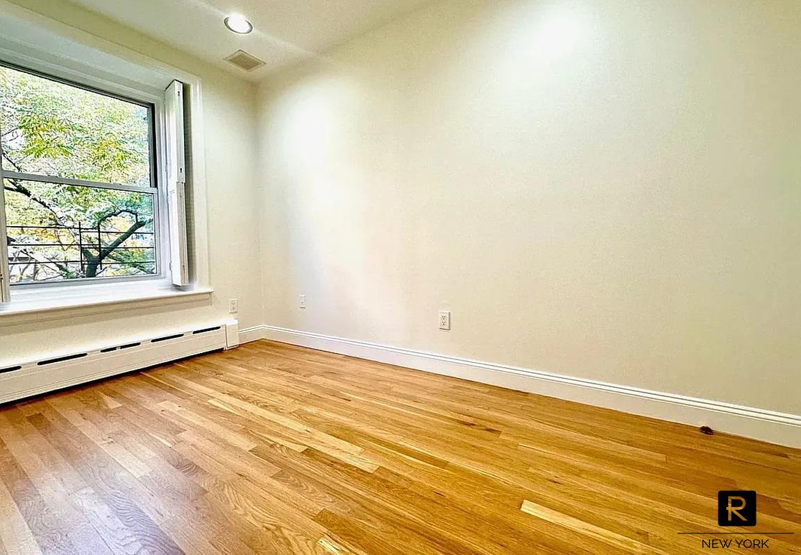 #2 photo, 220 E 30th Street, 맨해튼 Kips Bay , NY 10016