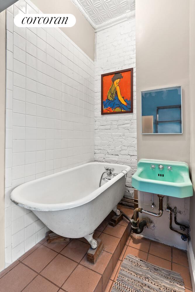 #6 photo, 524 E 6TH Street, East Village , NY 10009