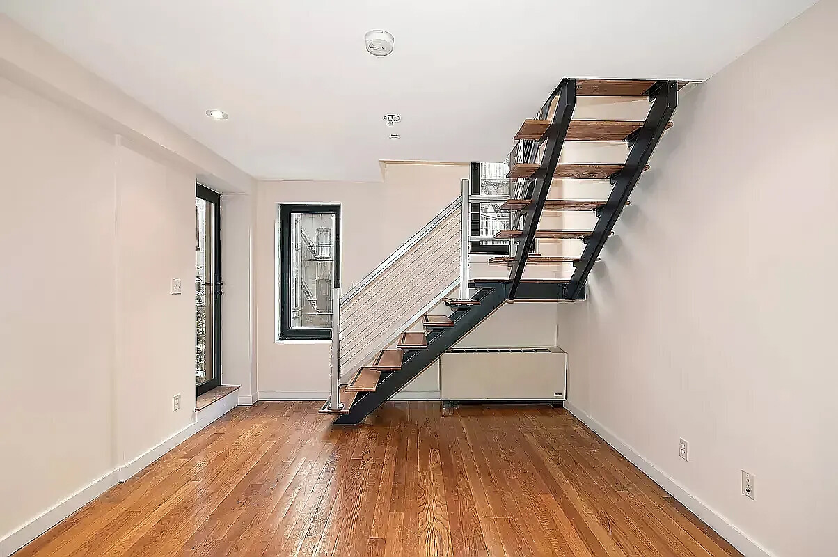 #3 photo, 215 E 81ST Street, मैनहटन Yorkville , NY 10028