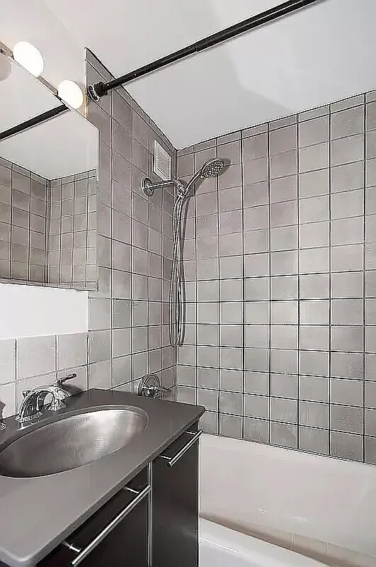 #6 photo, 215 E 81ST Street, मैनहटन Yorkville , NY 10028