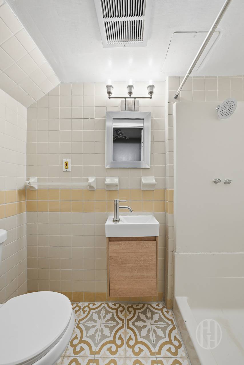 #9 photo, 1318 E 58th Street, Бруклин ‖ Flatlands , NY 11234