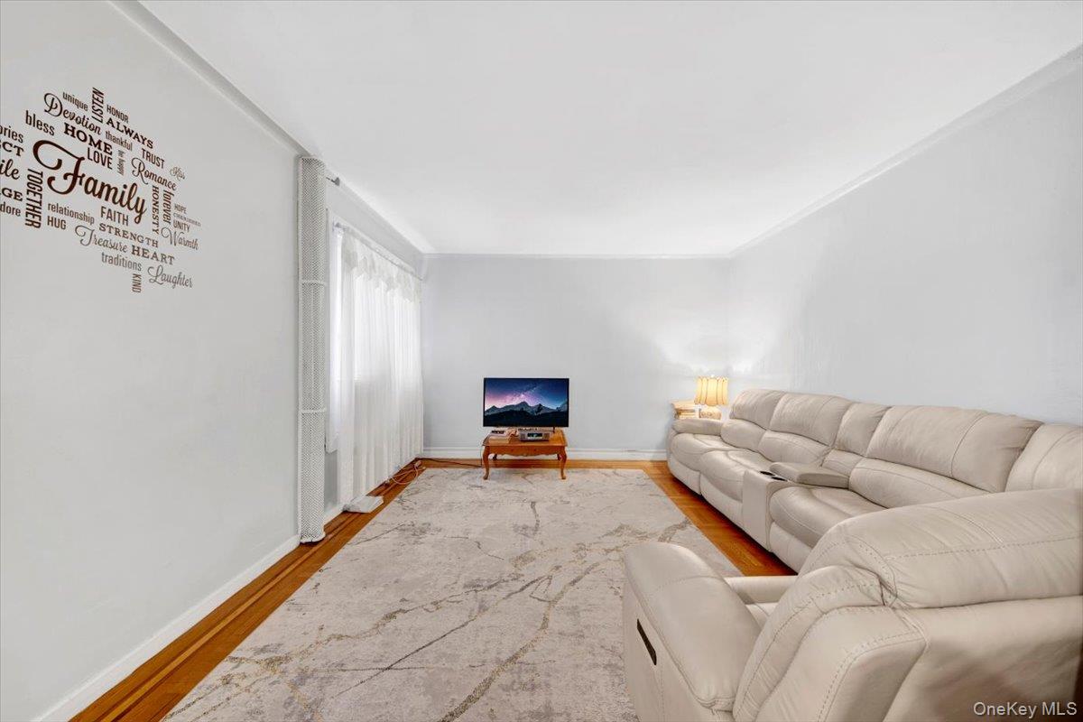 #4 photo, 2925 Matthews Avenue, Bronx , NY 10467