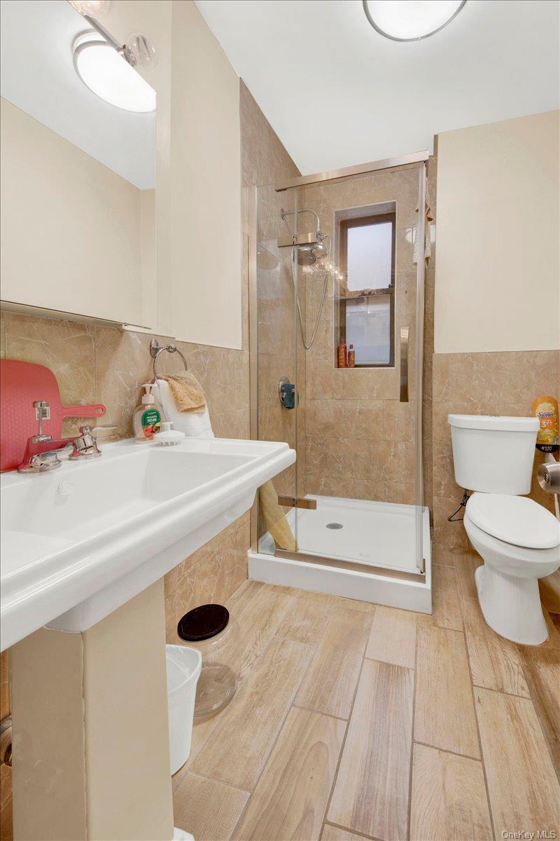 #6 photo, 2925 Matthews Avenue, Bronx , NY 10467