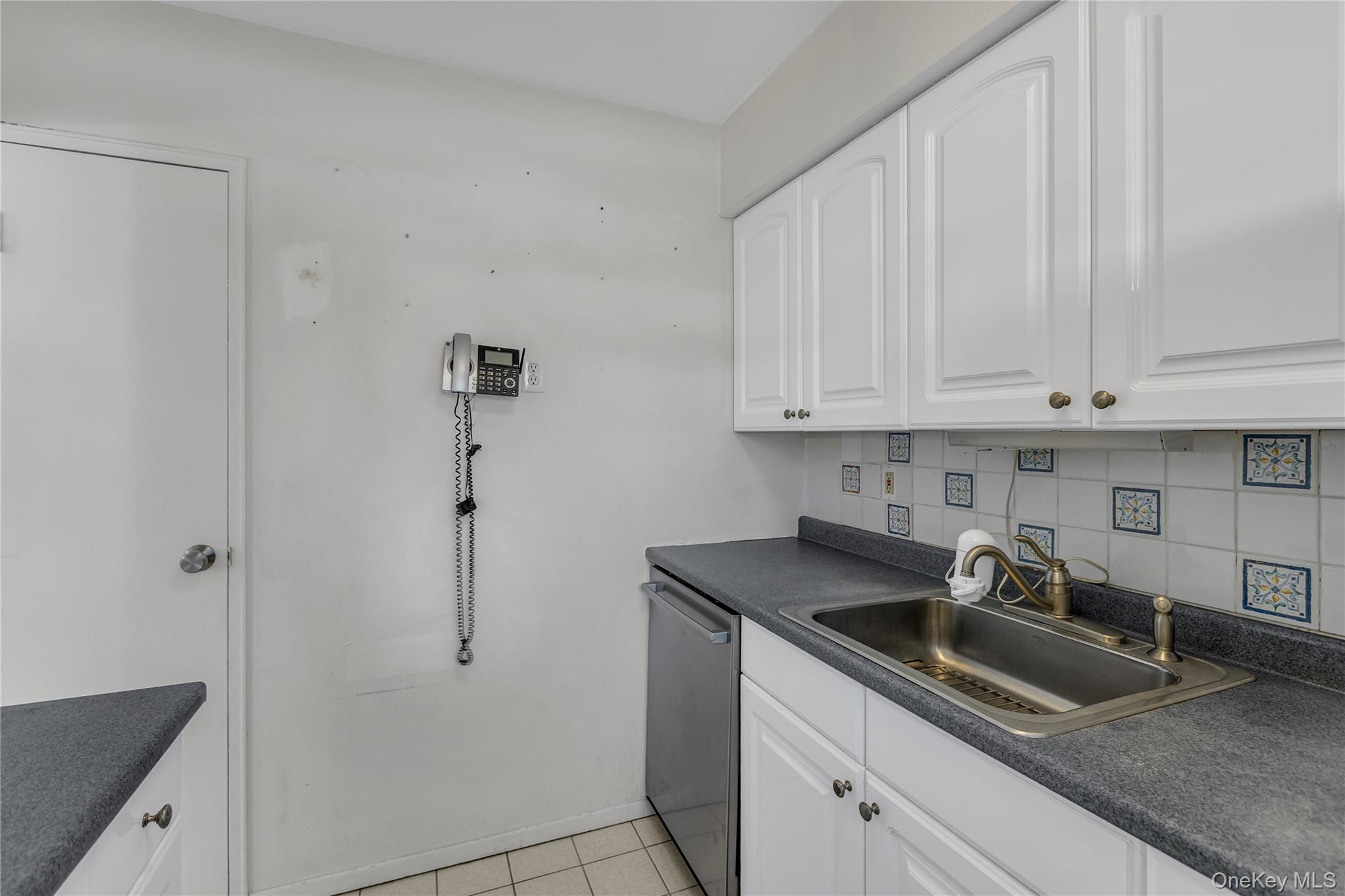 #9 photo, 1055 Village Drive, Hauppauge , NY 11788