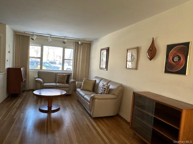 #12 photo, 16-26 212 Street, Куинс ‖ Bayside , NY 11360