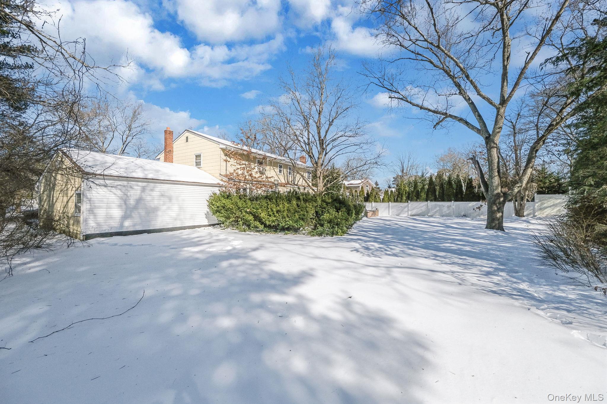 #18 photo, 140 Seaman Neck Road, Dix Hills , NY 11746