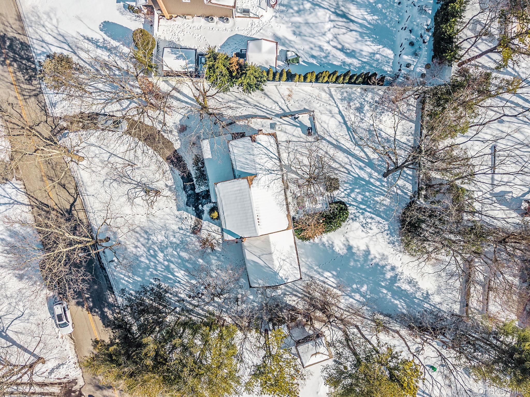 #19 photo, 140 Seaman Neck Road, Dix Hills , NY 11746