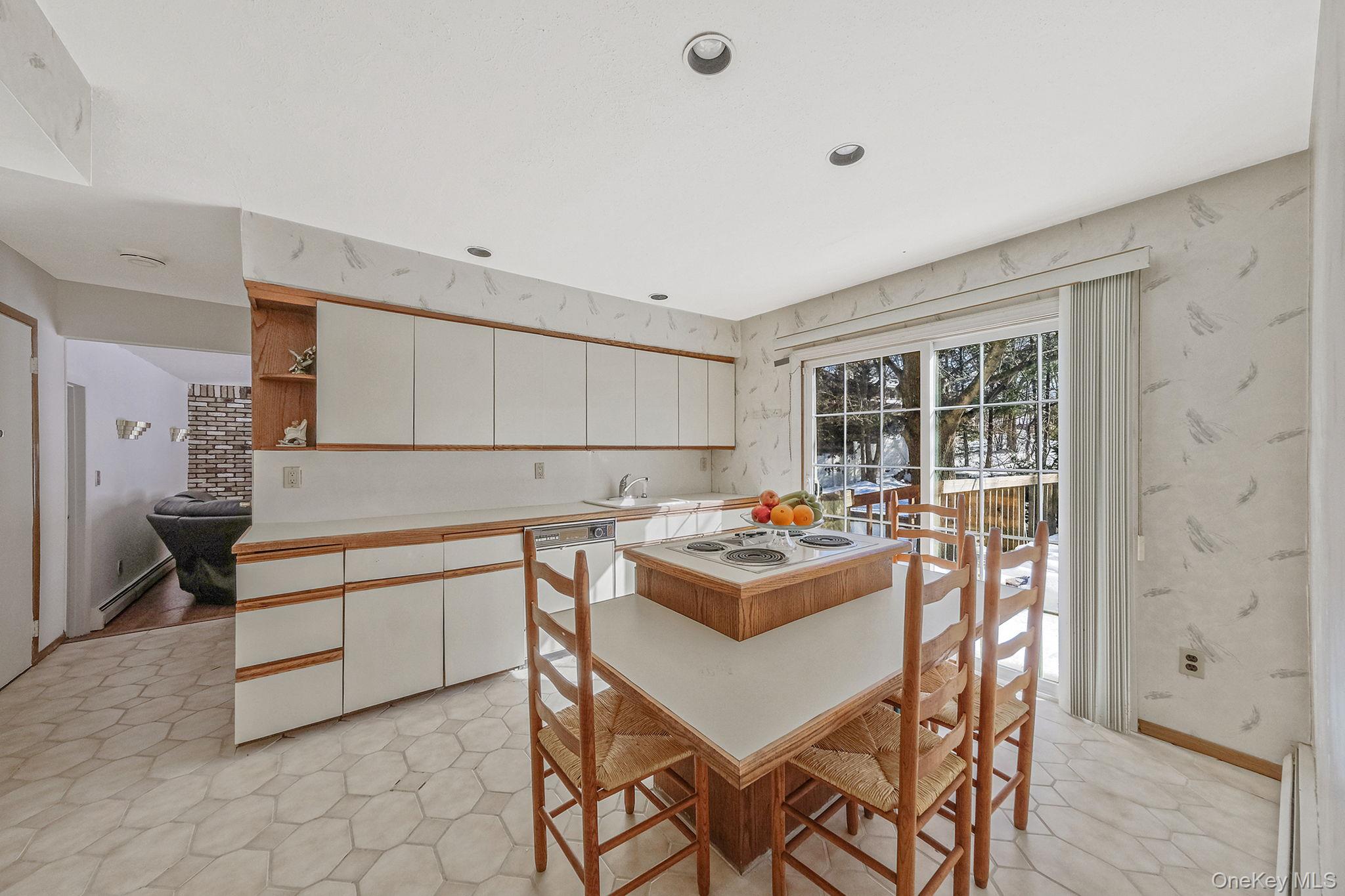 #5 photo, 140 Seaman Neck Road, Dix Hills , NY 11746