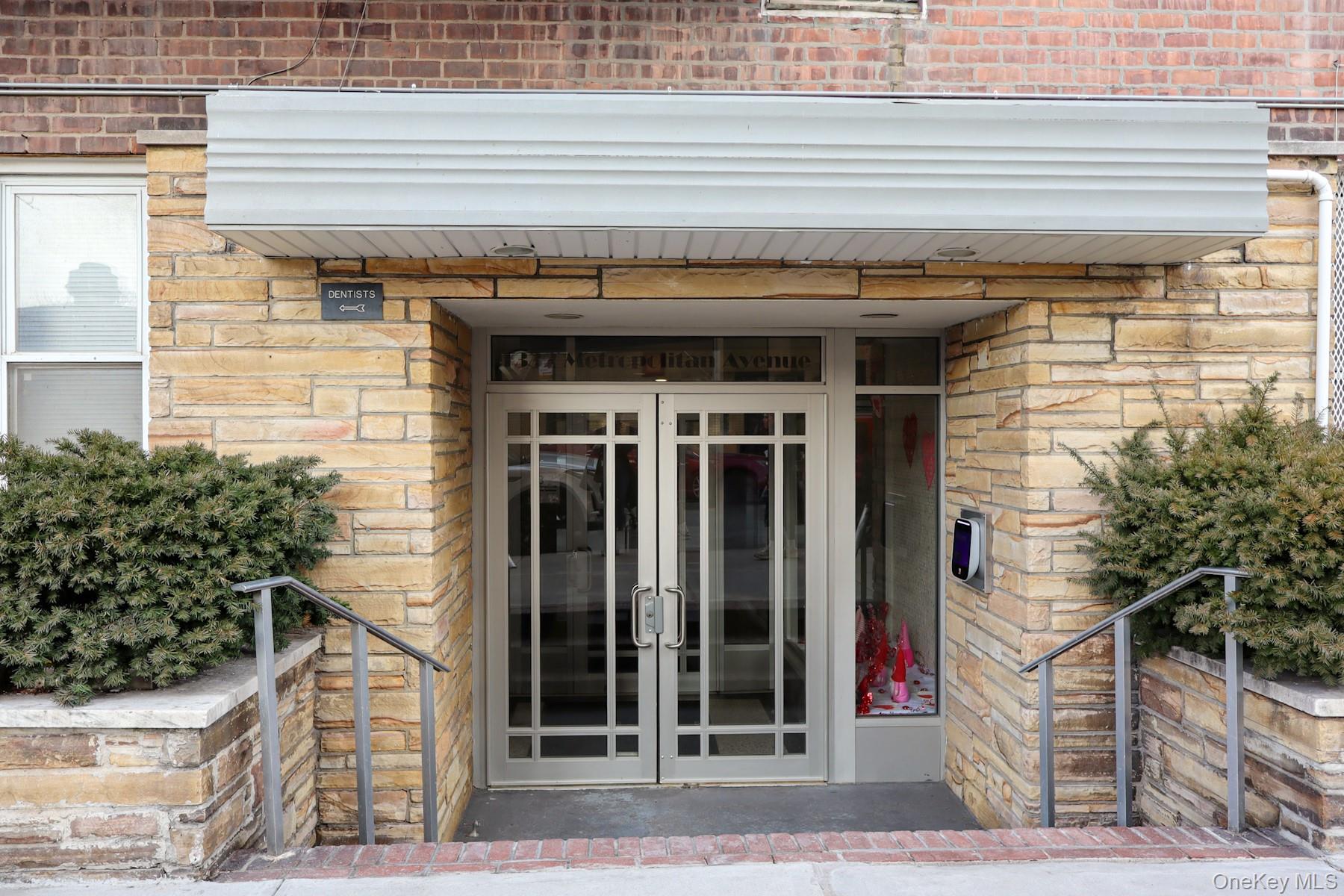 #1 photo, 1332 Metropolitan Avenue, ब्रोंक्स Bronx , NY 10462