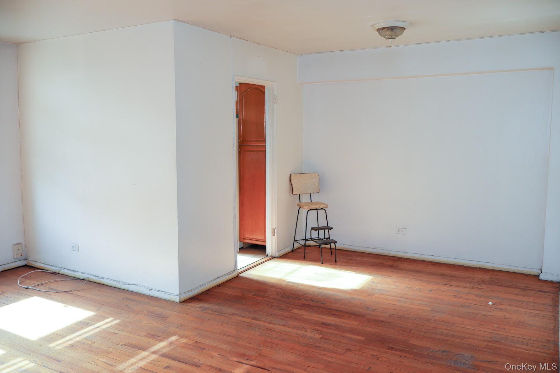 #8 photo, 1332 Metropolitan Avenue, ब्रोंक्स Bronx , NY 10462