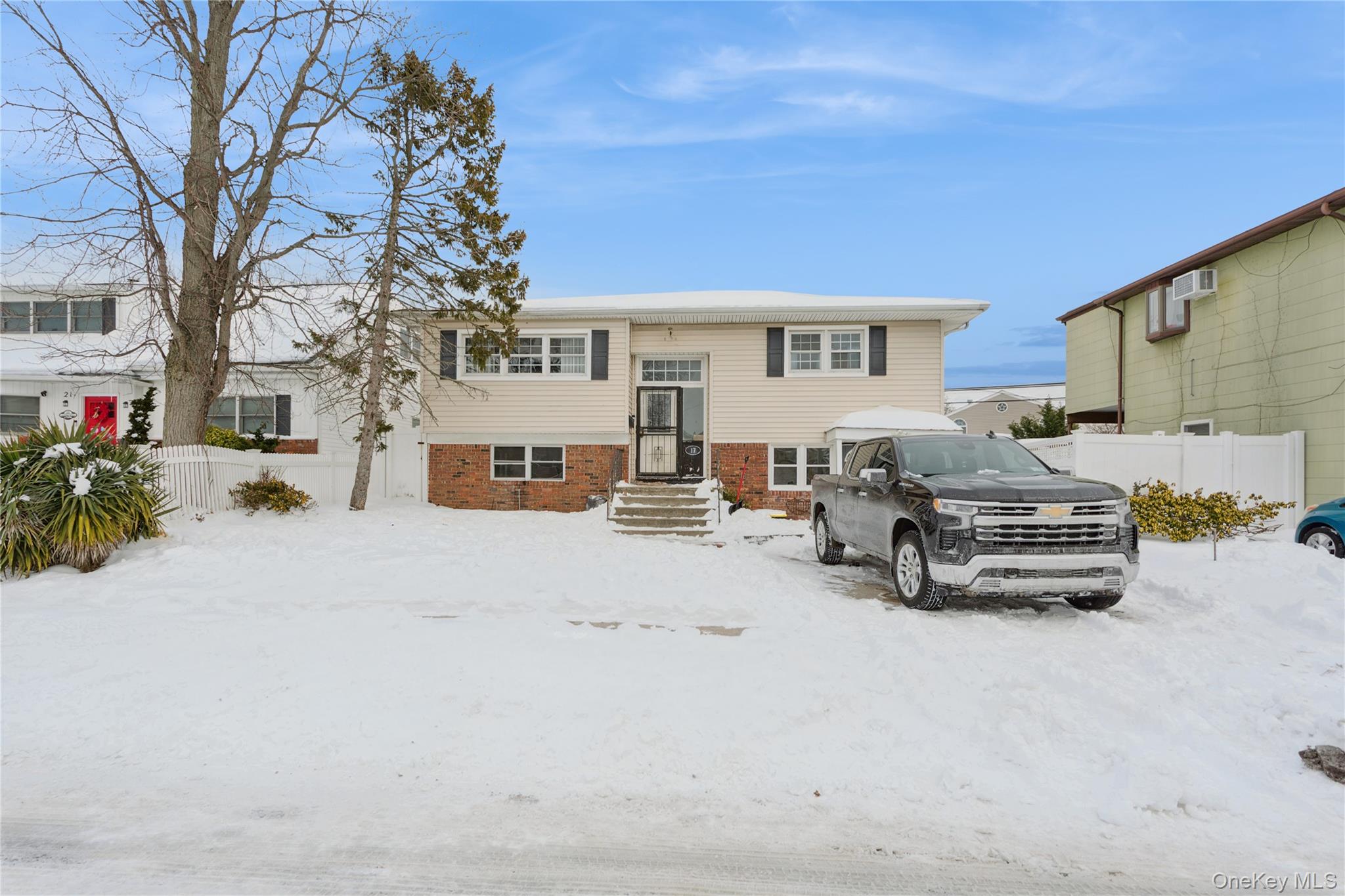 #1 photo, 17 Marina Road, Нассау ‖ Island Park , NY 11558