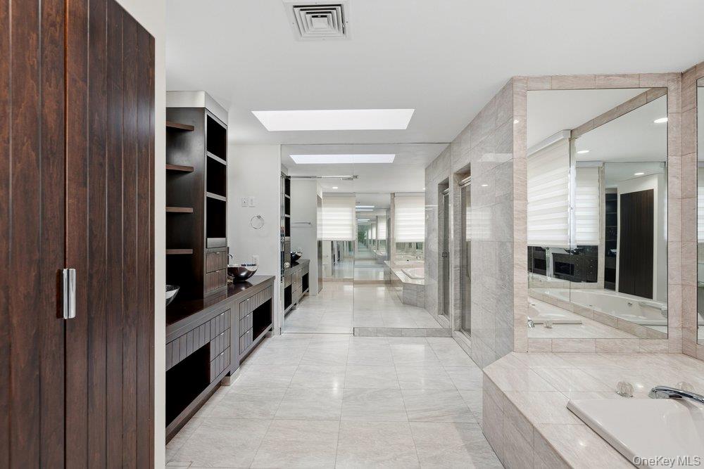 #11 photo, 43 Hunt Drive, Нассау ‖ Jericho , NY 11753