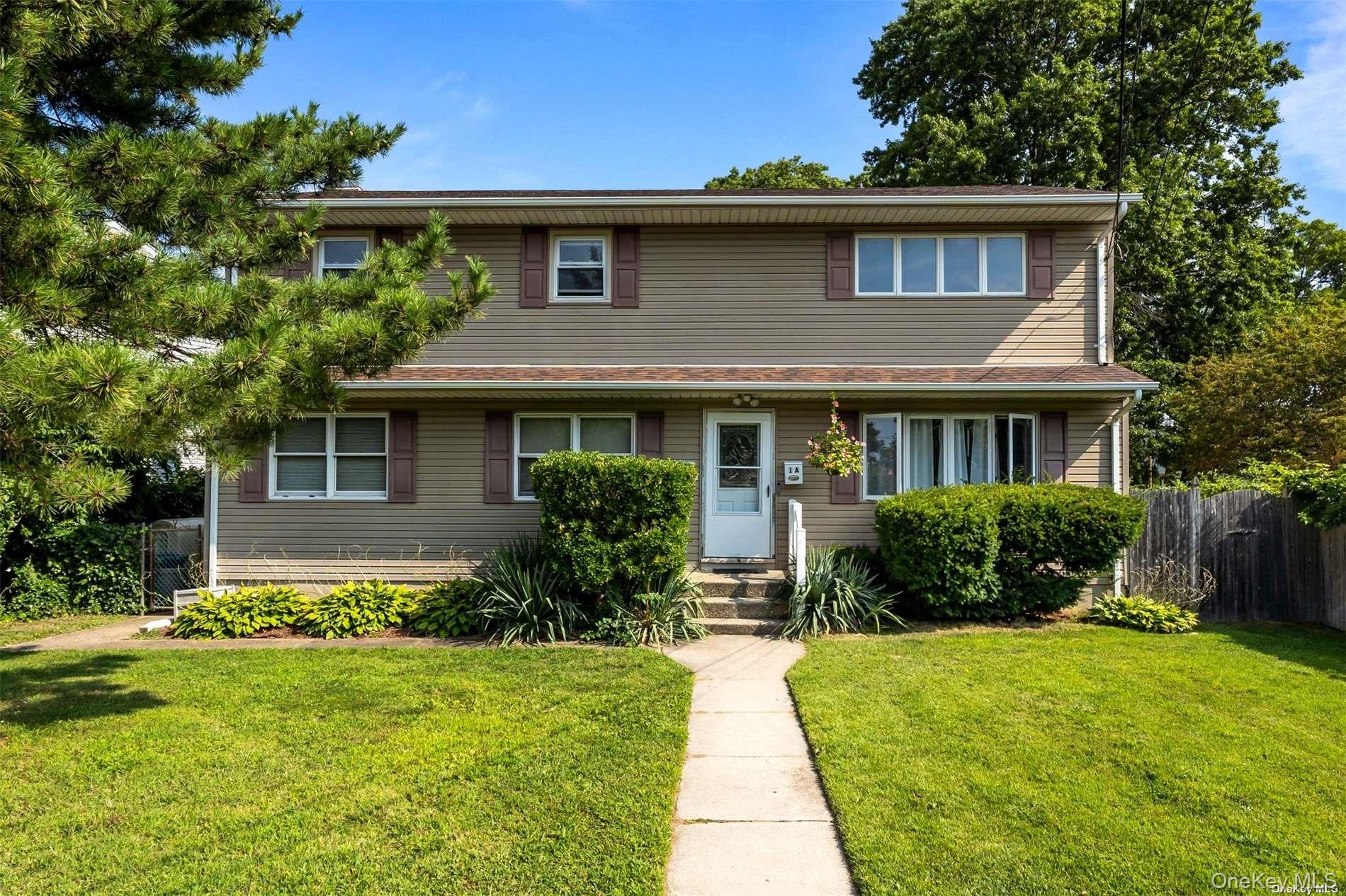 #1 photo, 4 Quaker Court, West Babylon , NY 11704