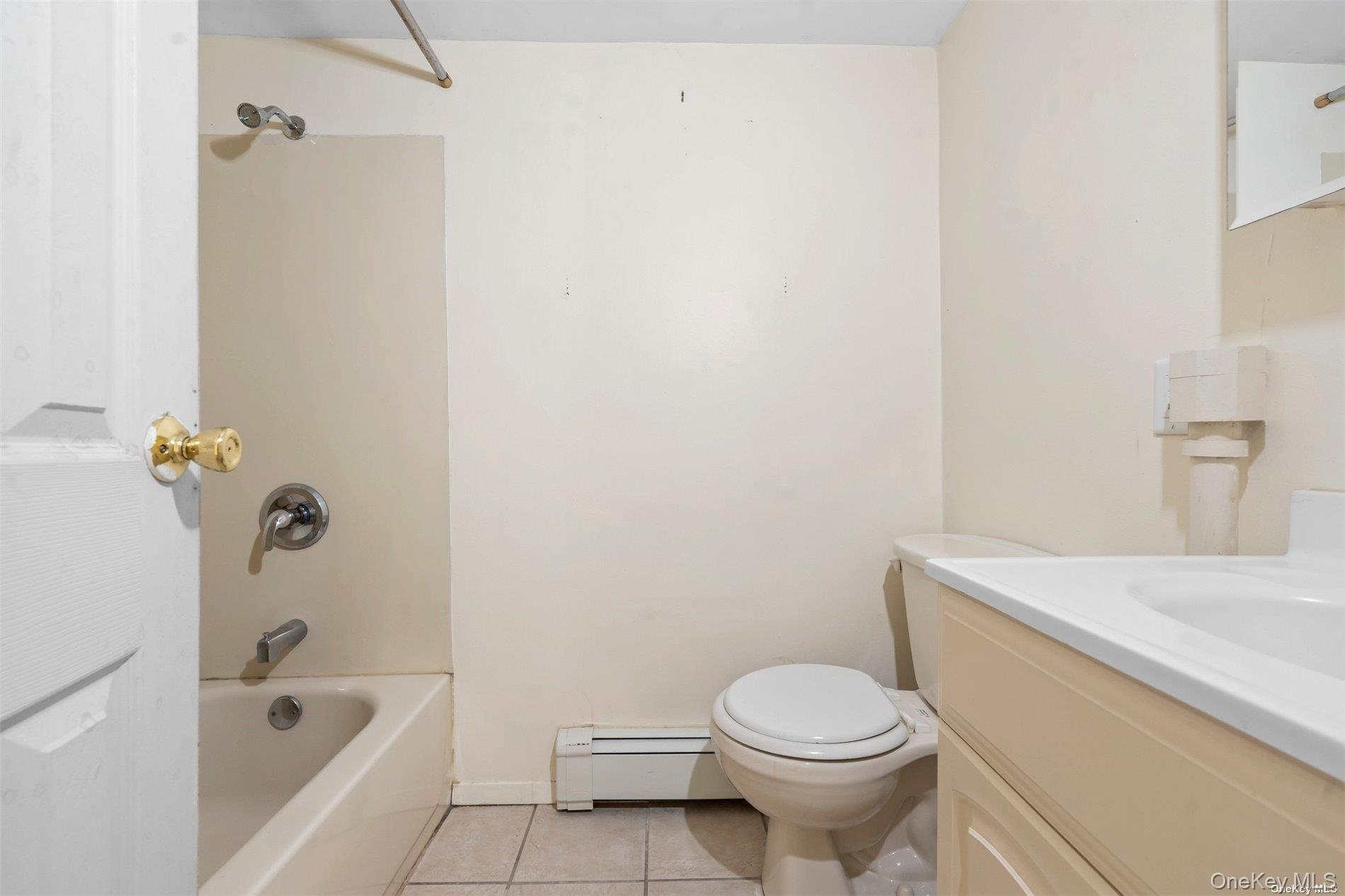 #13 photo, 4 Quaker Court, West Babylon , NY 11704