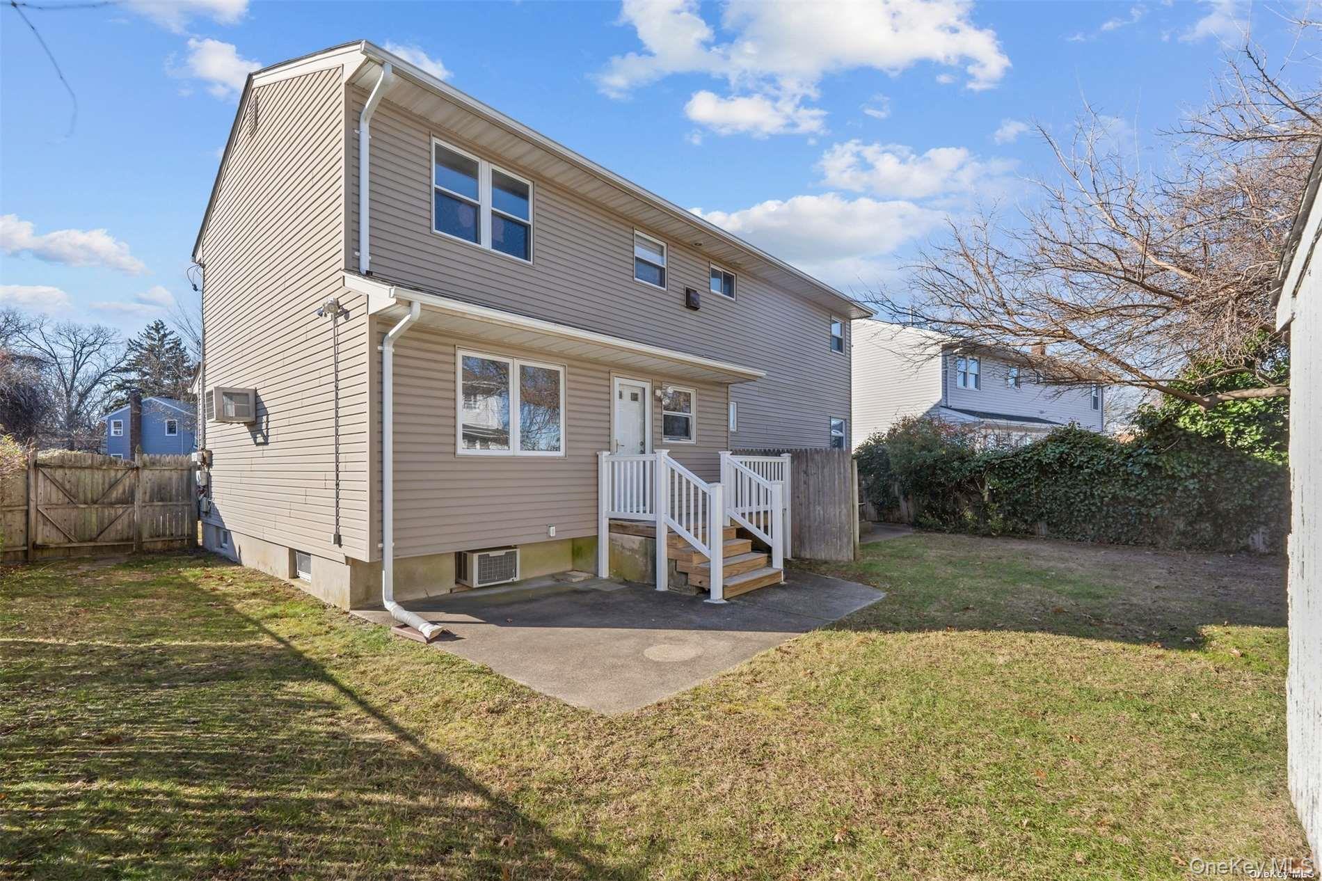 #2 photo, 4 Quaker Court, West Babylon , NY 11704