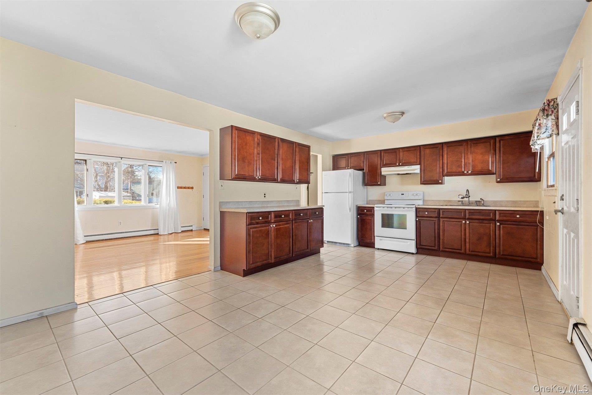 #5 photo, 4 Quaker Court, West Babylon , NY 11704