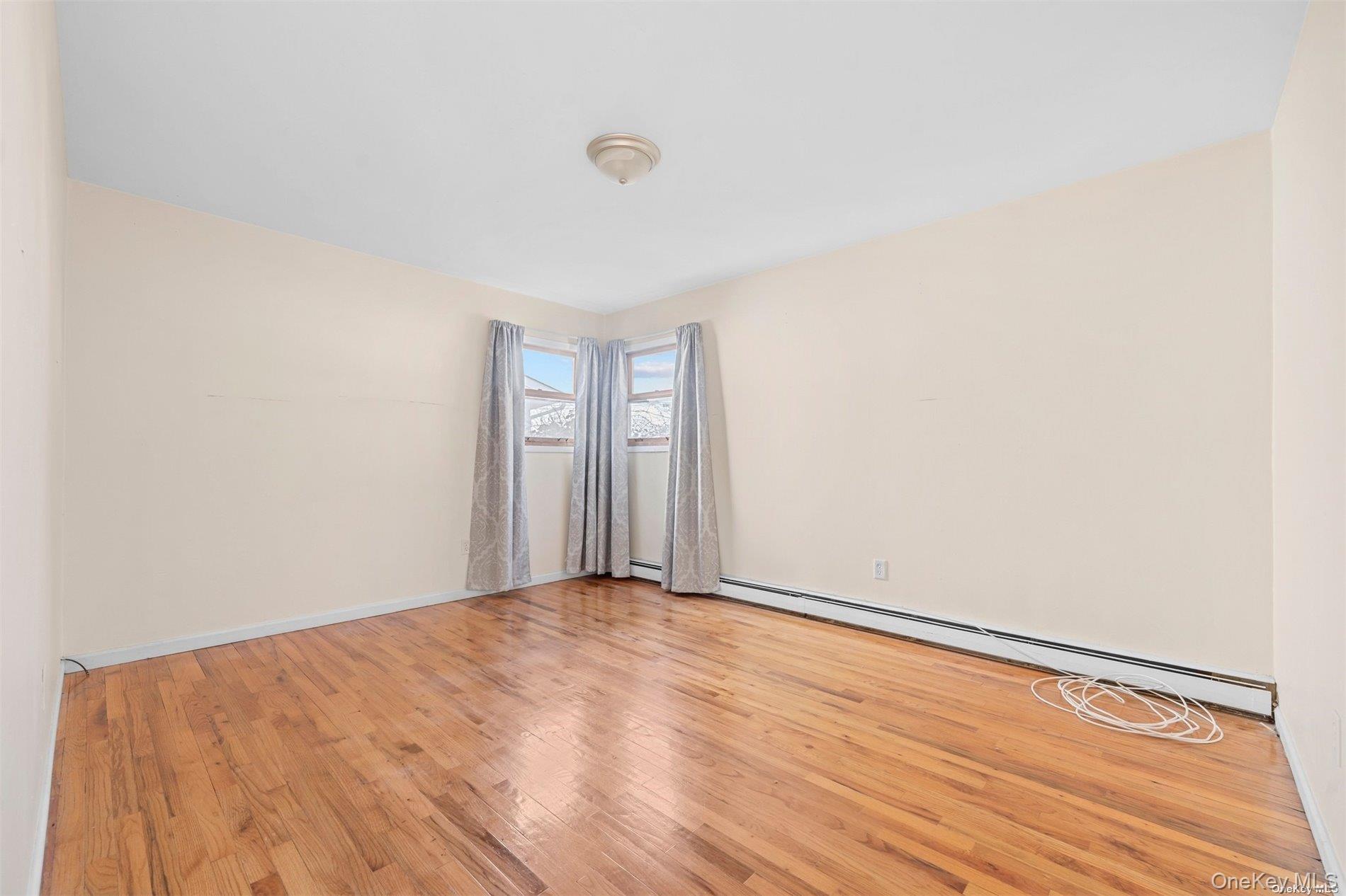 #8 photo, 4 Quaker Court, West Babylon , NY 11704