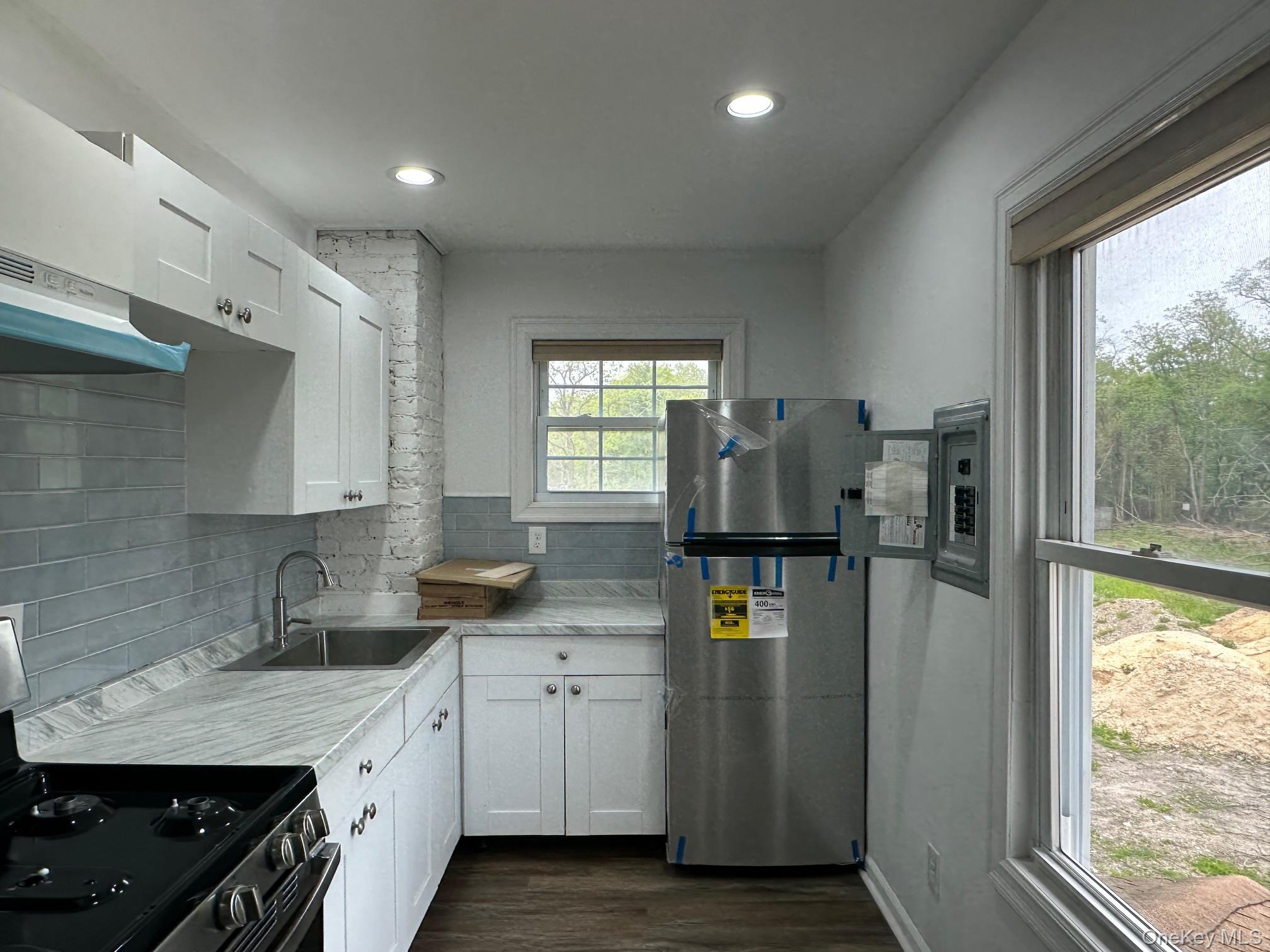 #5 photo, 959 Montauk Highway, Oakdale , NY 11769