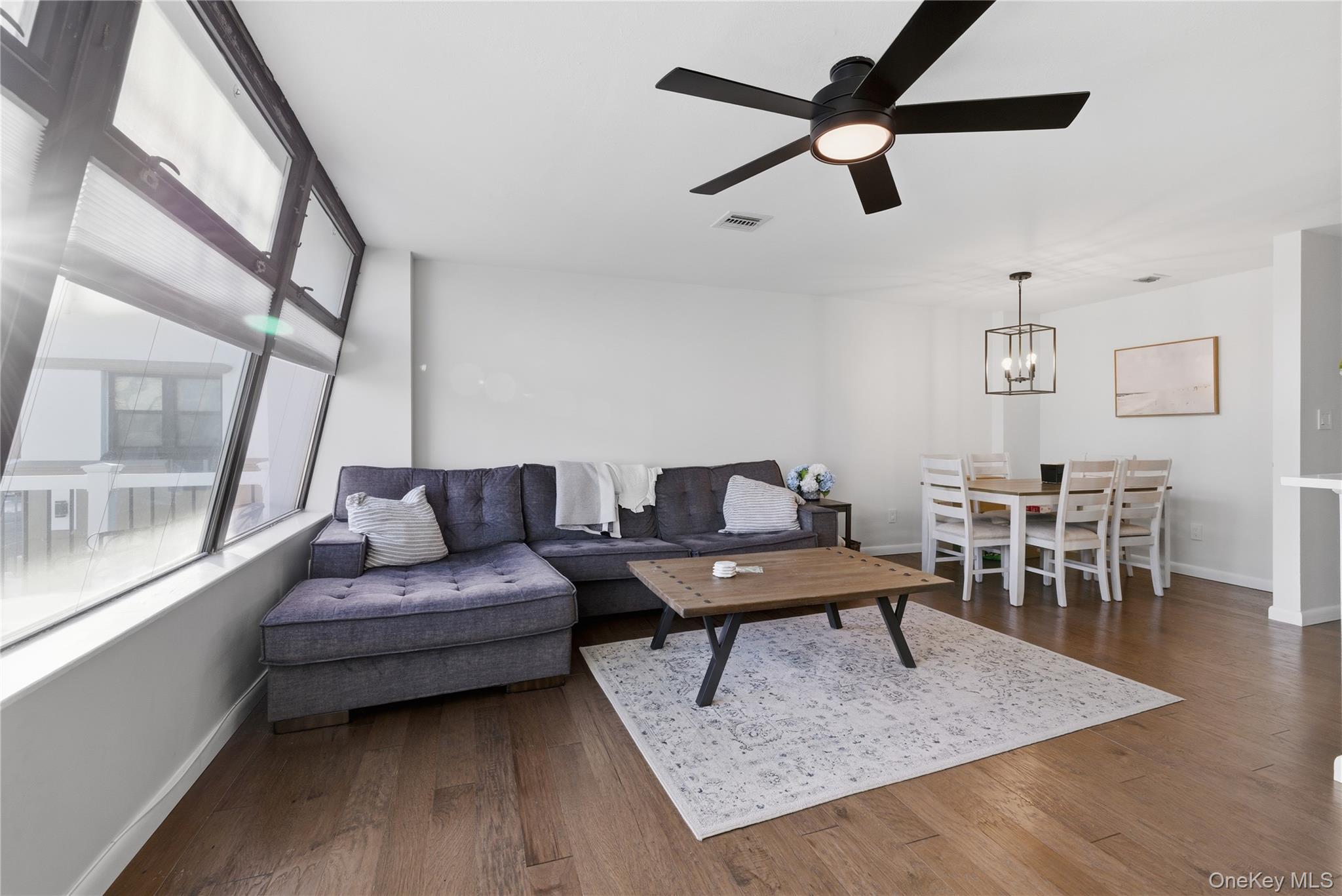 #7 photo, 523 W Broadway, Long Beach , NY 11561