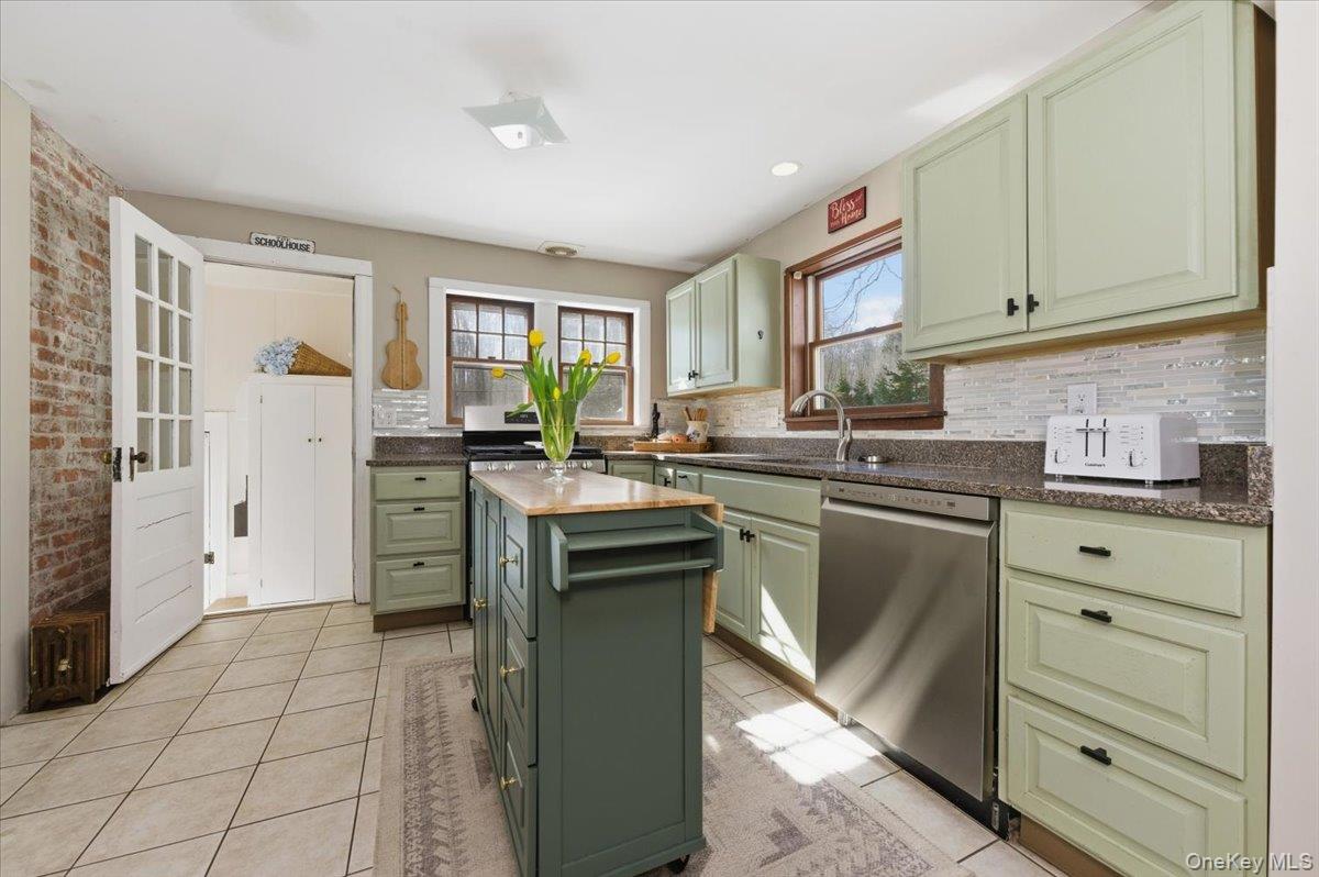 #10 photo, 41 Plumbrook Road, Katonah , NY 10536