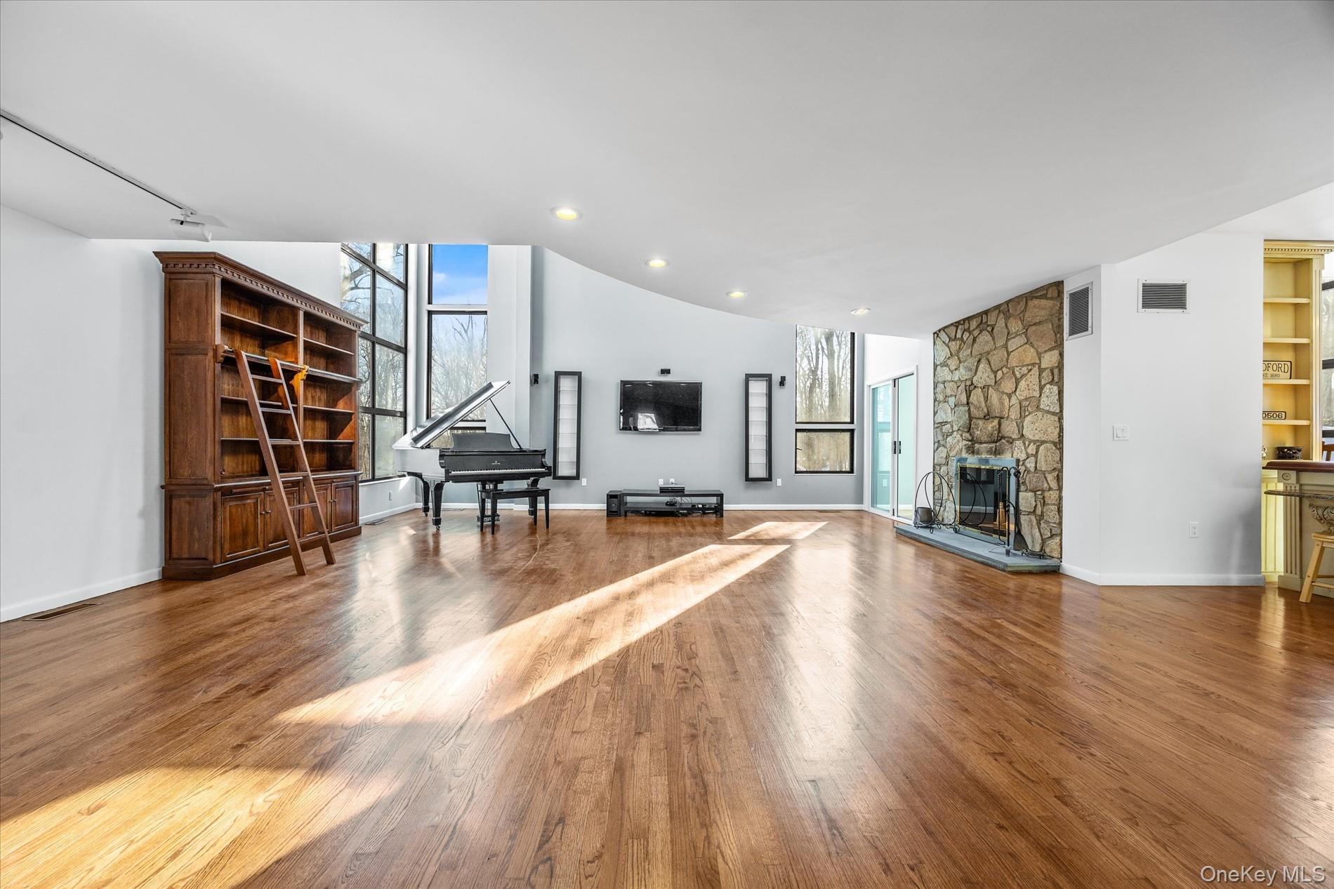 #6 photo, 10 Rustling Lane, Bedford , NY 10506