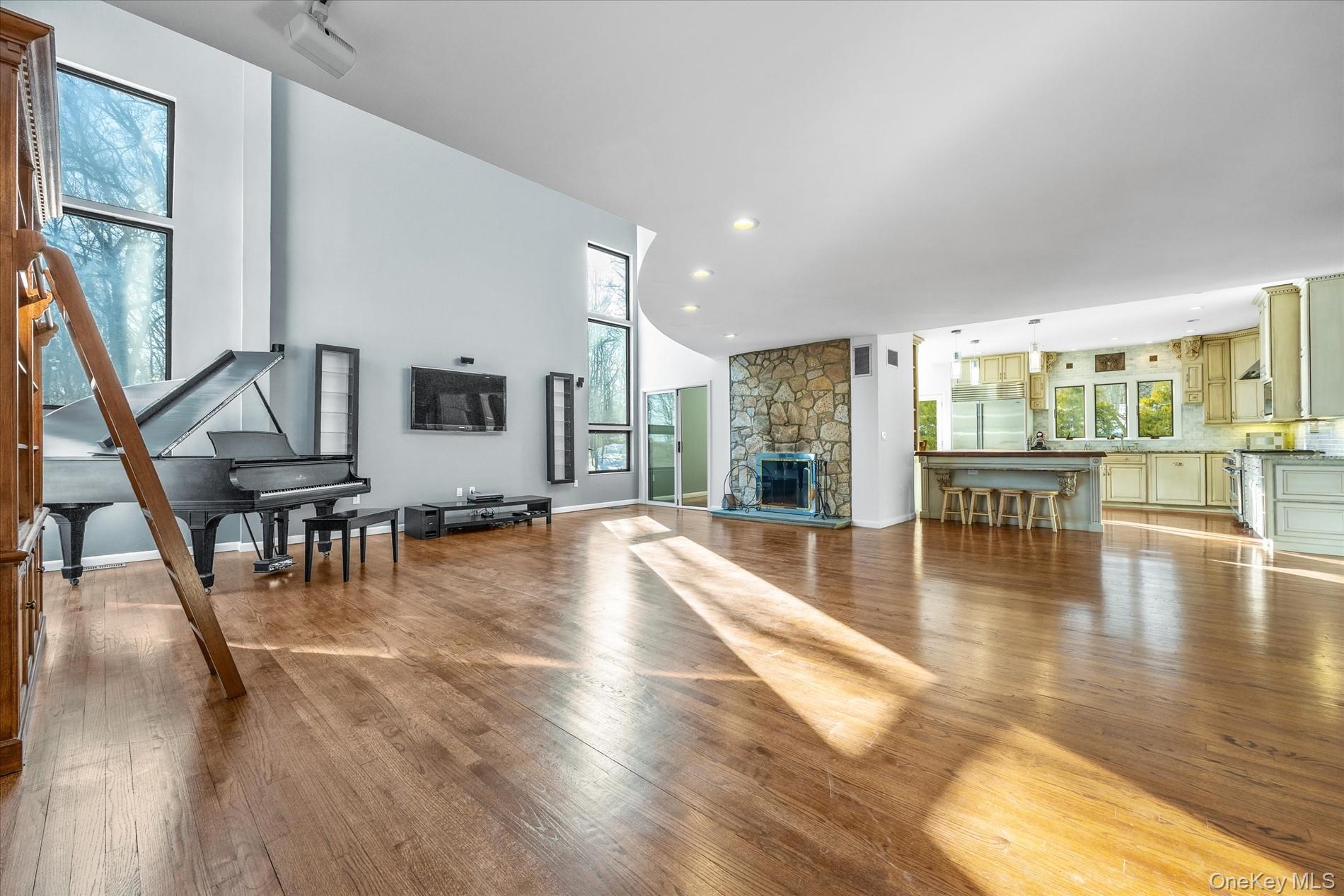 #8 photo, 10 Rustling Lane, Bedford , NY 10506