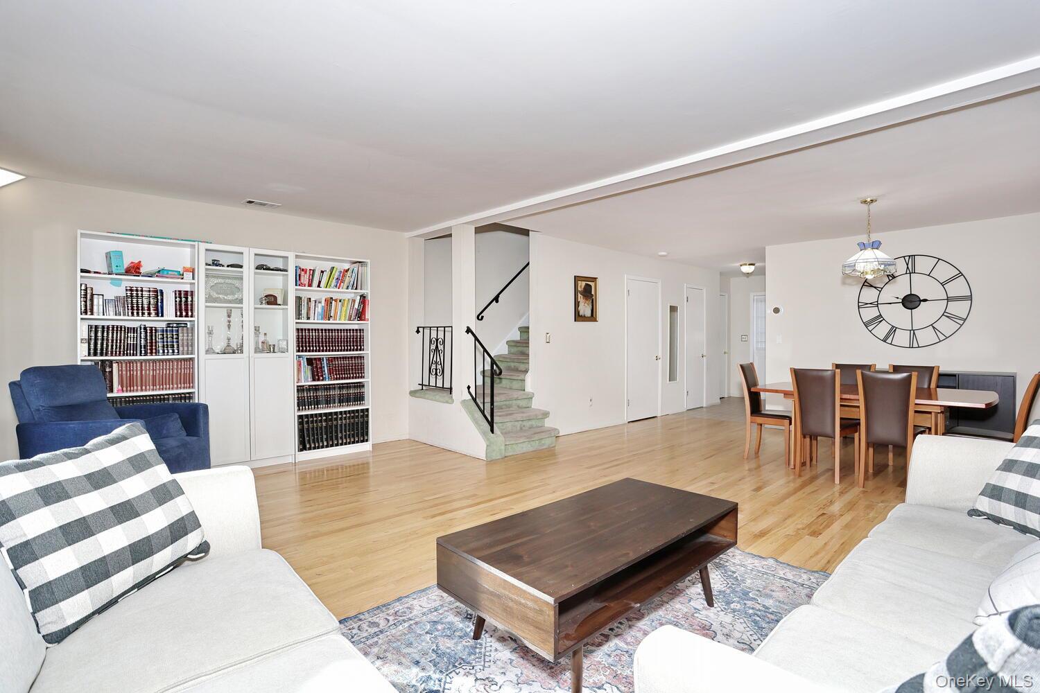 #4 photo, 25 Buckingham Court, Pomona , NY 10970